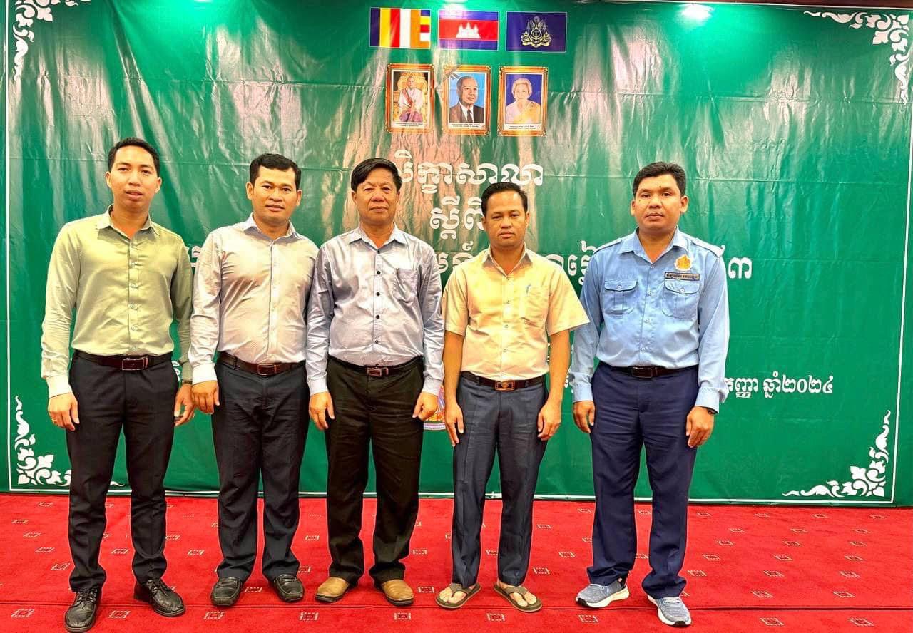 លោក គឹម រម្នី អភិបាលរងស្រុកគិរីសាគរ បានដឹកនាំលោក ជីប សារិទ្ធ អនុប្រធានការិយាល័យអប់រំ យុវជន និងកីឡា ដើម្បីចូលរួមសិក្ខាសាលាស្ដីពី យុទ្ធសាស្រ្តសហគមន៍សាលារៀនលើកទី៣ នៅសណ្ឋាគារ អង្គរប៉ារ៉ាឌី ខេត្តសៀមរាប