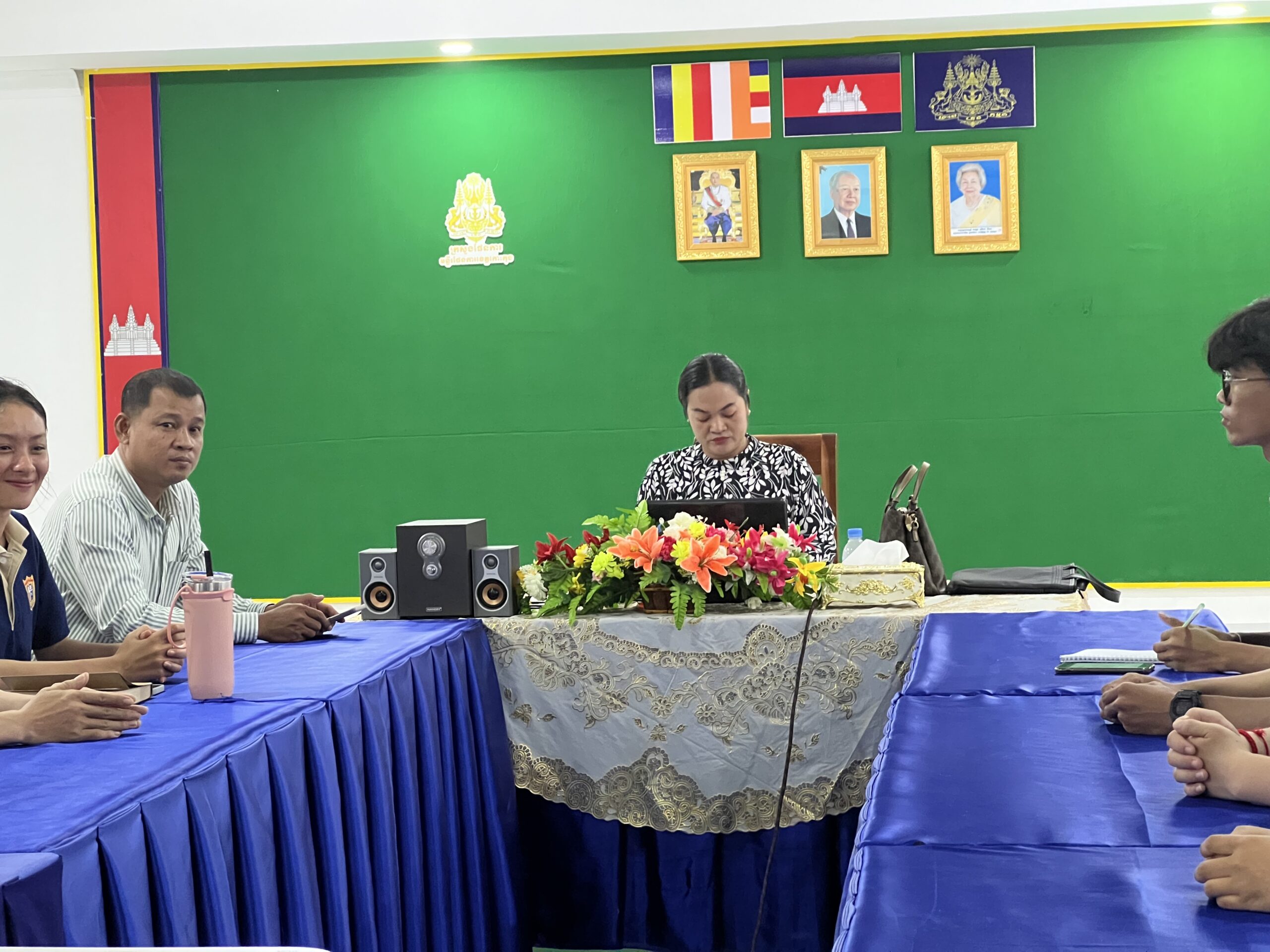 លោកស្រី ពៅ ចន្ធី អនុប្រធានមន្ទីរ តំណាងលោក អៀត វណ្ណា ប្រធានមន្ទីរផែនការខេត្តកោះកុង អនុញ្ញាតឱ្យនិសិ្សត នៃមហាវិទ្យាល័យវិទ្យាសាស្ត្រផ្នែក ស្ថាបត្យកម្ម និងនគរូបនីយកម្មវិទ្យា ឆ្នាំទី៥ នៃ សាកលវិទ្យាល័យន័រតុន ចុះស្រង់ទិន្នន័យ