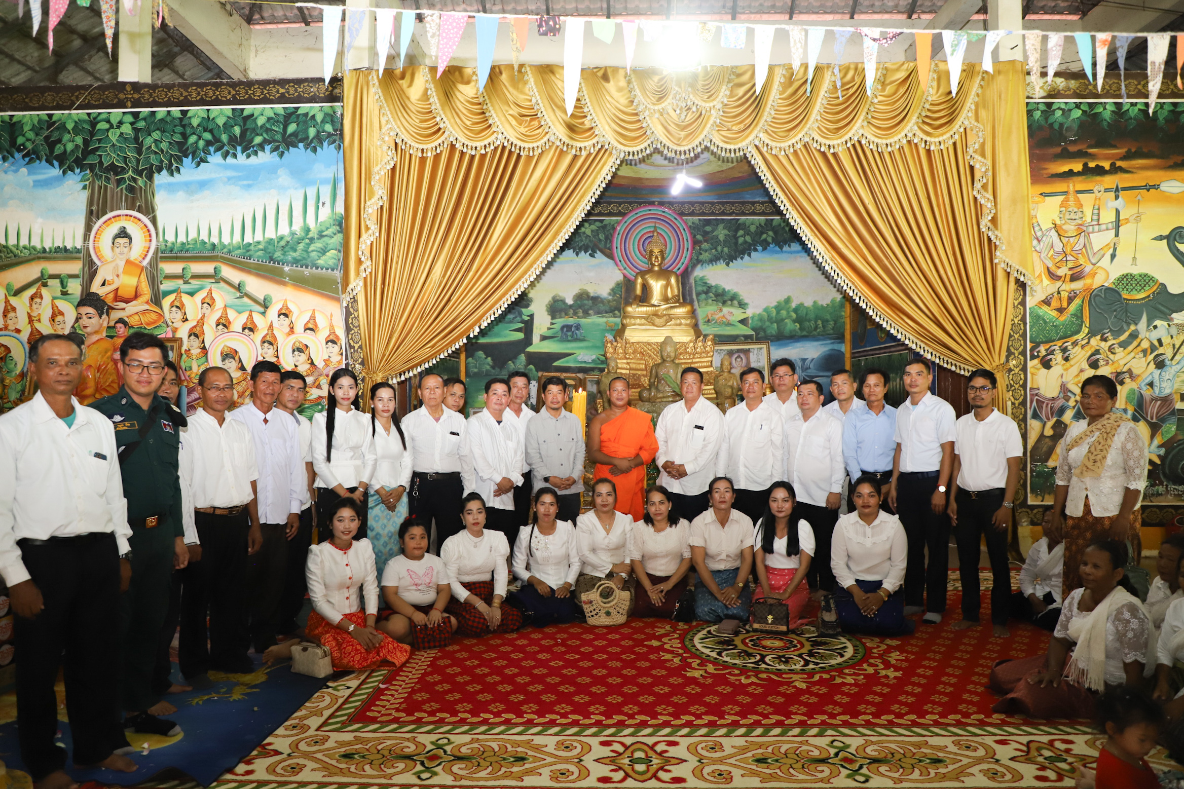 លោក ម៉ាស់ សុជា ប្រធានក្រុមប្រឹក្សាស្រុក និងលោក ជា ច័ន្ទកញ្ញា អភិបាលស្រុក អញ្ជើញអមដំណើរលោក ស្រេង ហុង អភិបាលរងខេត្ត នាំយកទេយ្យទានប្រគេនដល់ព្រះសង្ឃ នៅវត្តជលធីគិរីវ័ន្ត (ហៅវត្តអន់ឆ្អើត) ក្នុងវេណកាន់បិណ្ឌទី៤ ស្ថិតនៅភូមិអន់ឆ្អើត ឃុំជីខក្រោម