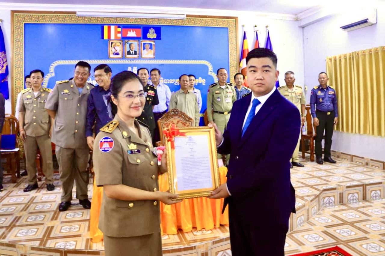 រដ្ឋបាលក្រុងខេមរភូមិន្ទ បានរៀបចំពិធីប្រកាសចូលកាន់មុខតំណែងអភិបាល នៃគណ:អភិបាលក្រុងខេមរភូមិន្ទ ពិធីនេះស្ថិតក្រោមអធិបតីភាពដ៏ខ្ពង់ខ្ពស់ឯកឧត្តម ថុង ណារុង ប្រធានក្រុមប្រឹក្សាខេត្តកោះកុង និងលោកជំទាវ មិថុនា ភូថង អភិបាល នៃគណៈអភិបាលខេត្តកោះកុង