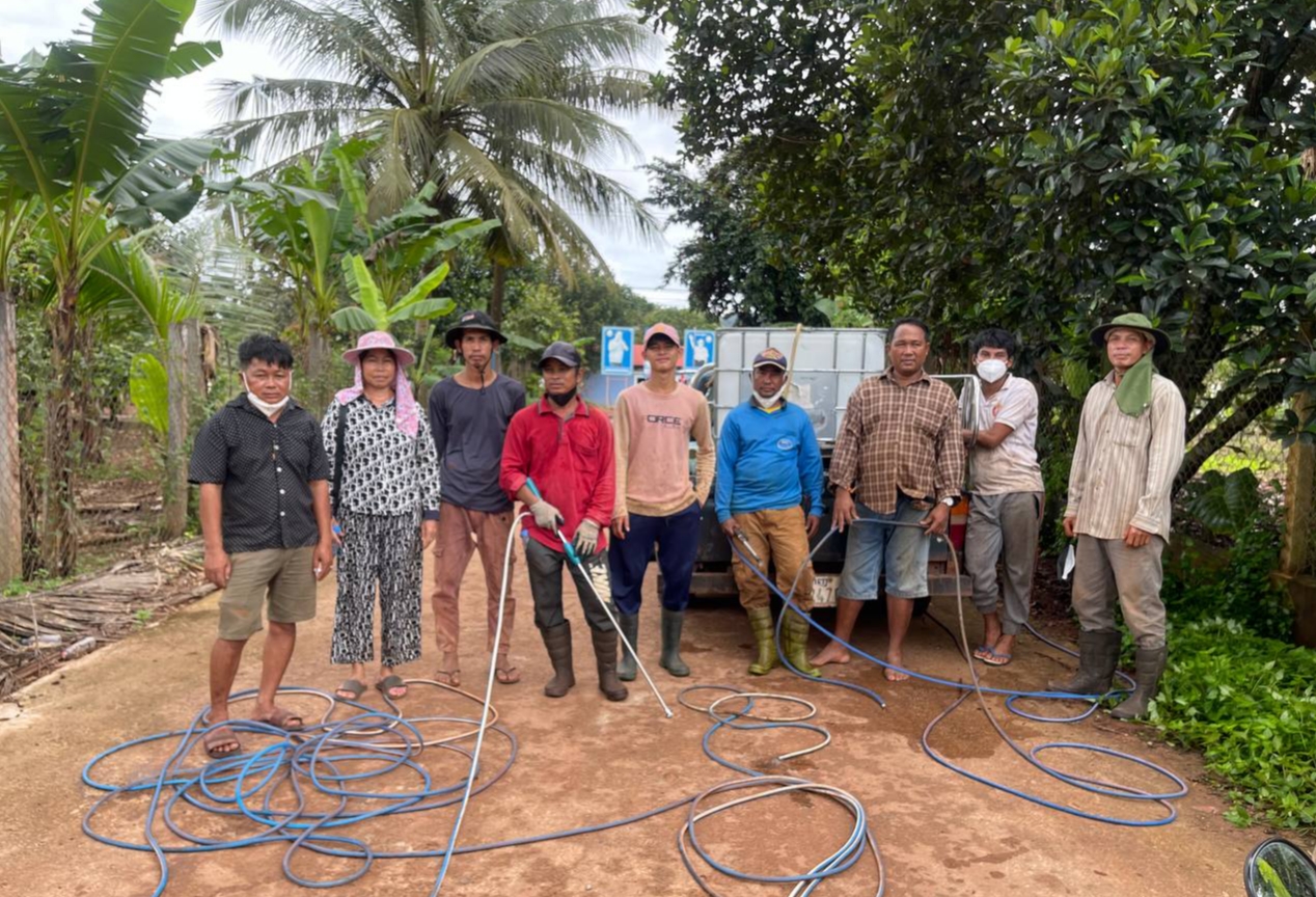 រដ្ឋបាលឃុំឫស្សីជ្រុំ លោកស្រី ស៊្រុន មួយ អនុភូមិគគីរជ្រុំជាតំណាងលោក វ៉ាន់ ជន មេភូមិគគីរជ្រុំ បានសហការជាមួយប្រជាពលរដ្ឋសំអាត និងបាញ់ថ្នាំស្មៅតាមដងផ្លូវដើម្បីងាយស្រួលធ្វើចរាចរណ៍ និងធ្វើដំណើរដោយសុវត្ថិភាព។នៅភូមិគគីរជ្រុំ ឃុំឫស្សីជ្រុំ ស្រុកថ្មបាំង ខេត្តកោះកុង (នៅចំណុចត្រពាំងប្រើស)។