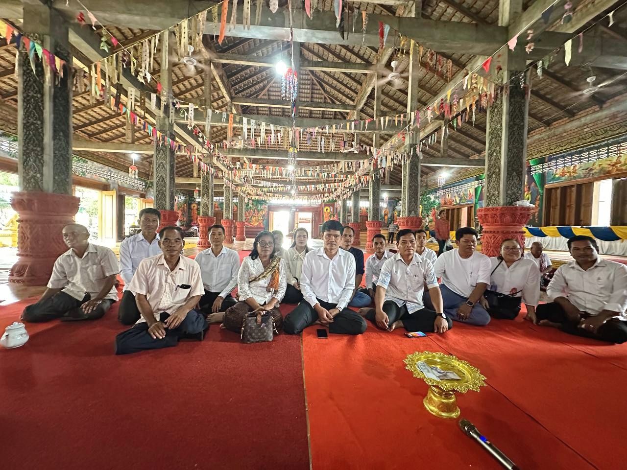 រដ្ឋបាលសាលាស្រុកថ្មបាំង បានចូលរួមកាន់វេនបិណ្ឌទី១ នៅវត្តសិលាមុន្នីគិរីរង្សី (ហៅវត្តលើ) ស្ថិតនៅស្រុកថ្មបាំង