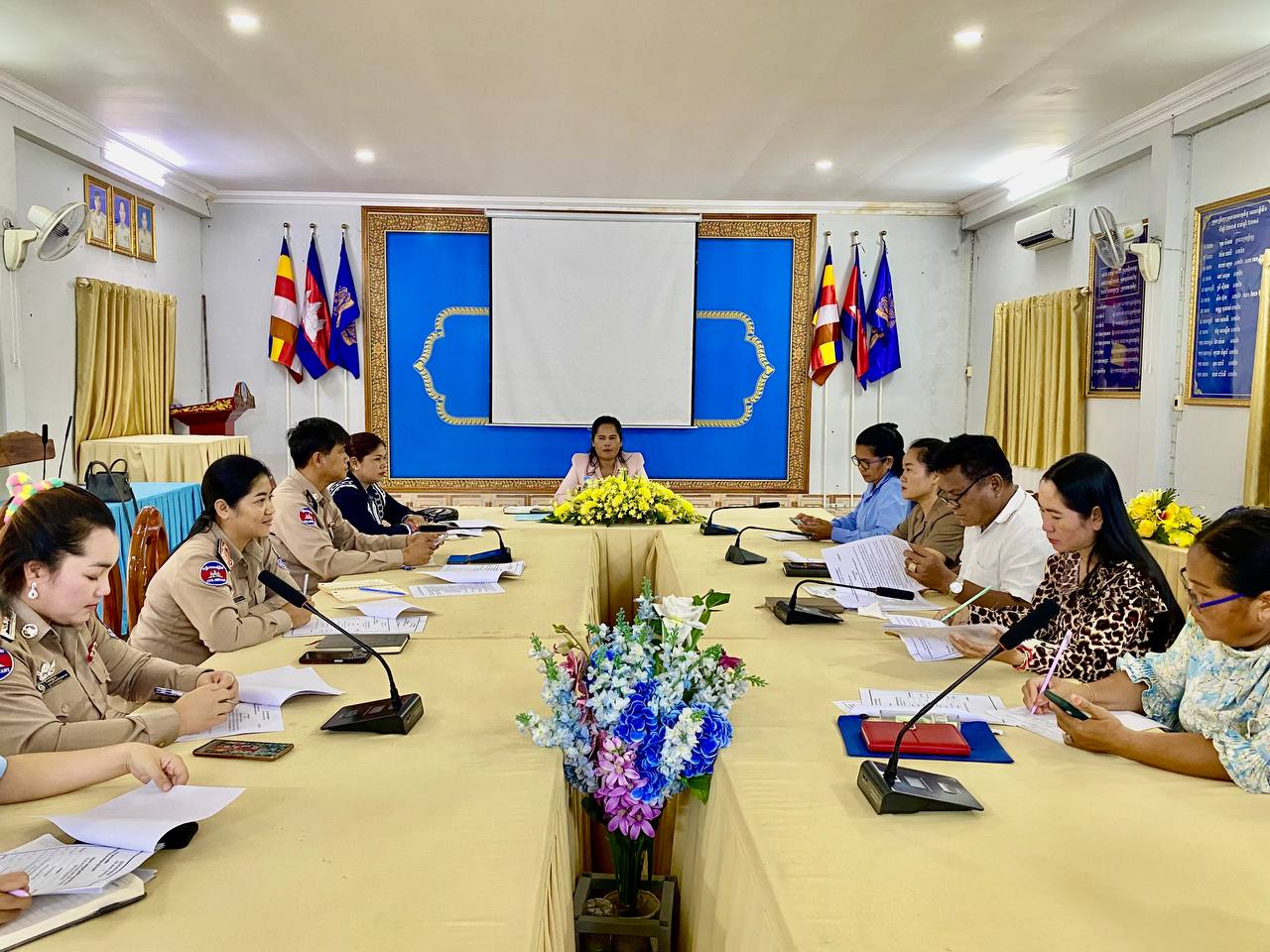 គណៈកម្មាធិការពិគ្រោះយោបល់ស្ត្រី និងកុមារក្រុងខេមរភូមិន្ទ បានបើកកិច្ចប្រជុំសាមញ្ញលើកទី២ ឆ្នាំទី១ អាណត្តិទី៤ ប្រចាំខែកញ្ញា ឆ្នាំ២០២៤ ក្រោមអធិបតីភាព លោកស្រី ហេង សុភី ប្រធានគណៈកម្មាធិការពិគ្រោះយោបល់ស្ត្រី និងកុមារក្រុងខេមរភូមិន្ទ