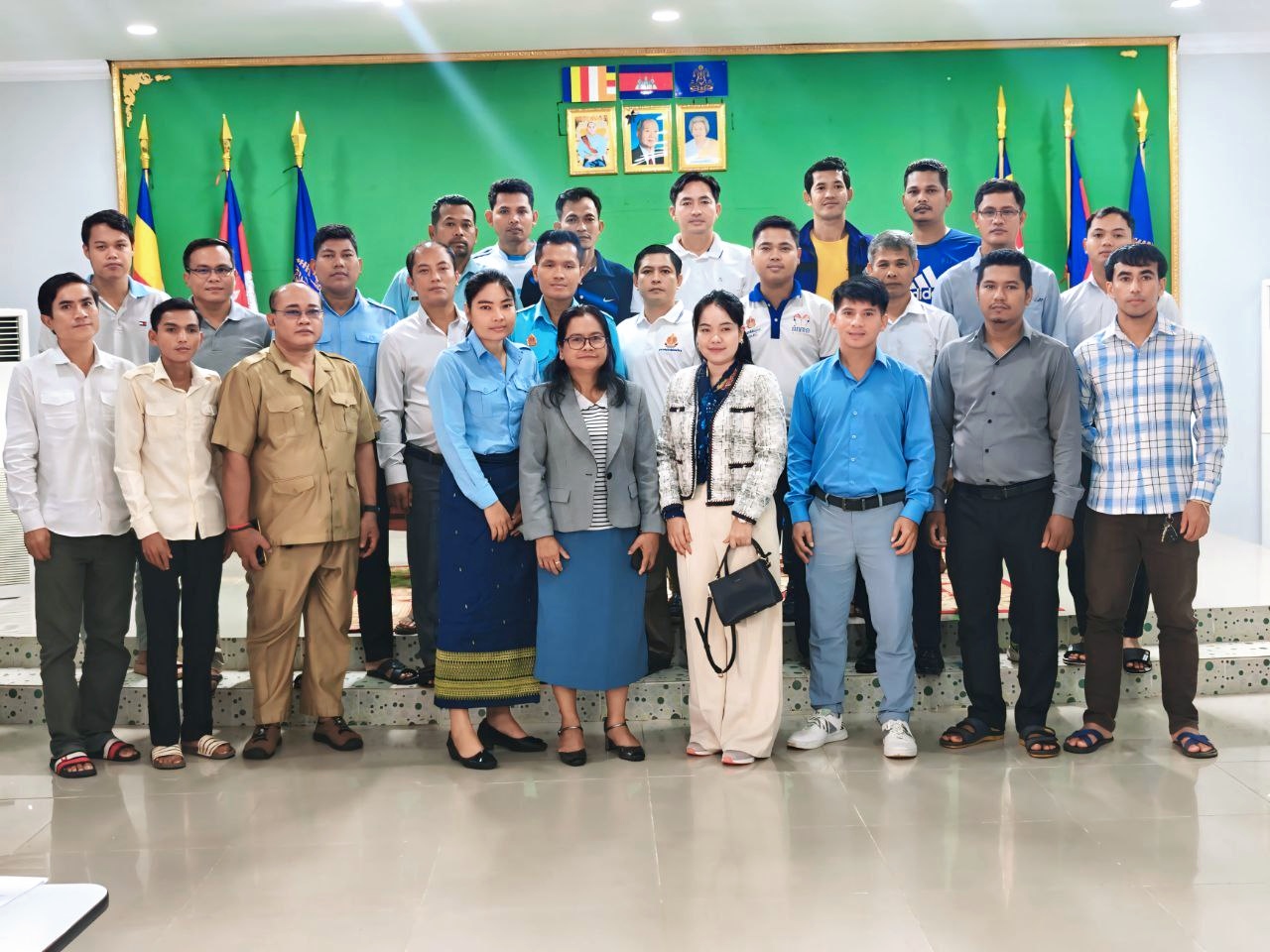 លោកស្រី ទួត ហាទីម៉ា អភិបាល នៃគណៈអភិបាលស្រុកថ្មបាំង បានចាត់ លោក ផុក ផានិត មន្ត្រីការិយាល័យអប់រំ យុវជន និងកីឡាស្រុក ចូលរួមវគ្គបណ្ដុះបណ្ដាលក្នុងការពិនិត្យតាមដាន និងអប់រំផ្សាព្វផ្សាយ ស្ដីពីការប្រឆាំងដូប៉ាក្នុងវិស័យកីឡា
