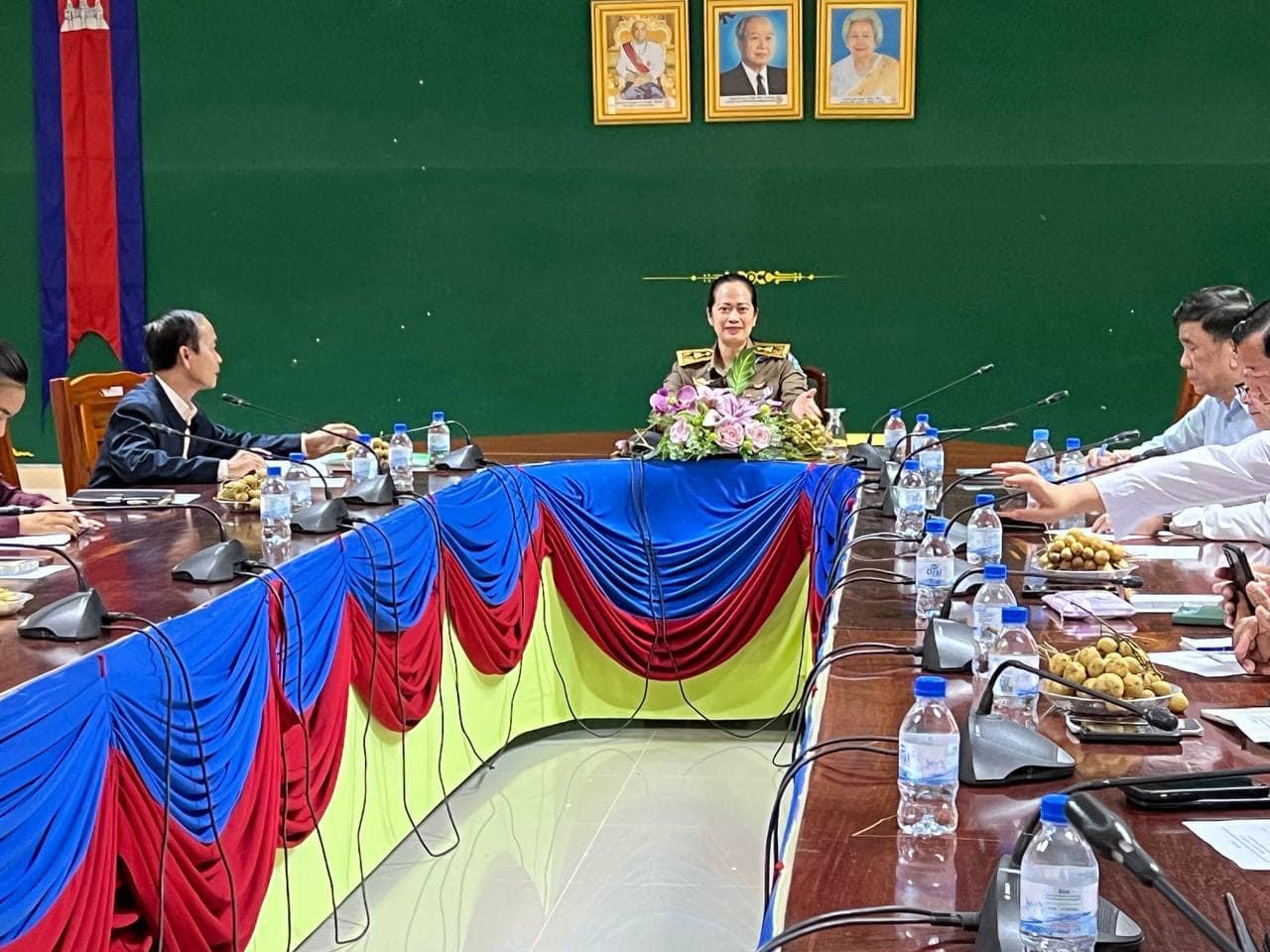 លោកស្រី​ សម្បូរ ដាលីន អនុប្រធានមន្ទីរវប្បធម៌ និងវិចិត្រសិល្បៈខេ​ត្ត បានអញ្ជេីញចូលរួមកិច្ចប្រជុំប្រចាំត្រីមាសទី៣ ឆ្នាំ២០២៤ របស់ក្រុមការងារពិសេសលុបបំបាត់ជំងឺគ្រុនចាញ់ថ្នាក់ខេត្ត​ ក្រោមអធិបតីភាពលោកស្រី ឈី វ៉ា អភិបាលរង នៃគណៈអភិបាលខេត្តកោះកុង