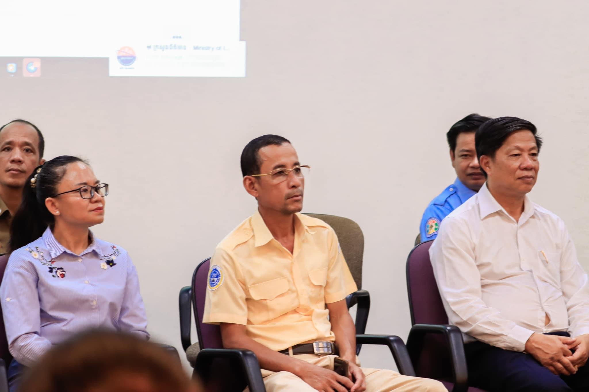 លោក ង៉ែត ឡឹង ប្រធានមន្ទីរអប់រំ យុវជន និងកីឡាខេត្តកោះកុង ​ បានអញ្ជើញចូលរួម ផ្សព្វផ្សាយអំពីកិច្ចសហប្រតិបត្តិការតំបន់ត្រីកោណអភិវឌ្ឍន៍កម្ពុជា ឡាវ និងវៀតណាម (CLV-DTA) ដល់និយោជកកម្មករ កម្មការីនី នៅក្រុម​ហ៊ុន​ ហានា(HANA) ,ក្រុមហ៊ុន​ ហុីយ៉ាន់ដាយ(HYUNDAI ) និងក្រុមហ៊ុន​ ៩៩