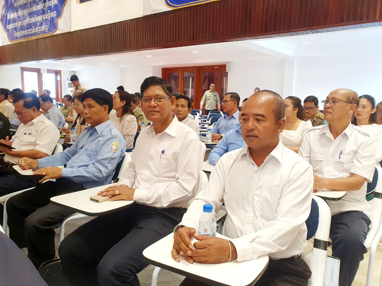 លោក​ គង់​ ចន្ទថុល្ល​ ប្រធានស្ដីទីមន្ទីរធម្មការ និងសាសនាខេត្ត បានអញ្ជេីញចូលរួមក្នុងពិធីប្រកាសតែងតាំងអភិបាលរង នៃគណៈអភិបាលខេត្តកោះកុង ក្រោមអធិបតីភាពឯកឧត្តម អ៊ុត សំអន​ រដ្ឋលេខាធិការក្រសួងមហាផ្ទៃ