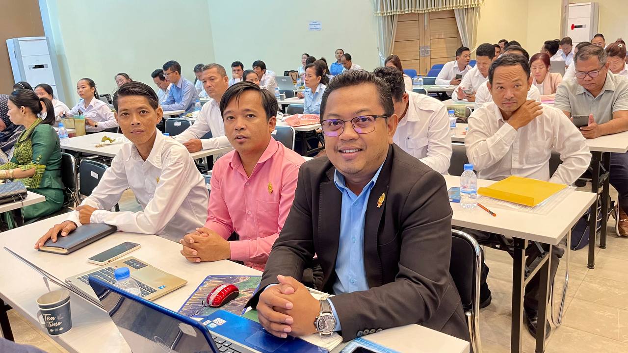 លោក​ ជួន​ ភារ៉េត​ អនុប្រធានមន្ទីរ​ តំណាងលោកប្រធានមន្ទីរ​ និងប្រធានការិយាល័យជំនាញ២រូប​ បានអញ្ជេីញចូលរួមវគ្គសិក្ខាសាលាស្តីពីនីតិវិធីនៃការរៀបចំបញ្ជីសារពេីភណ្ឌទ្រព្យសម្បត្តិរដ្ឋ​ តាមប្រព័ន្ធ​ SARMIS (Online)