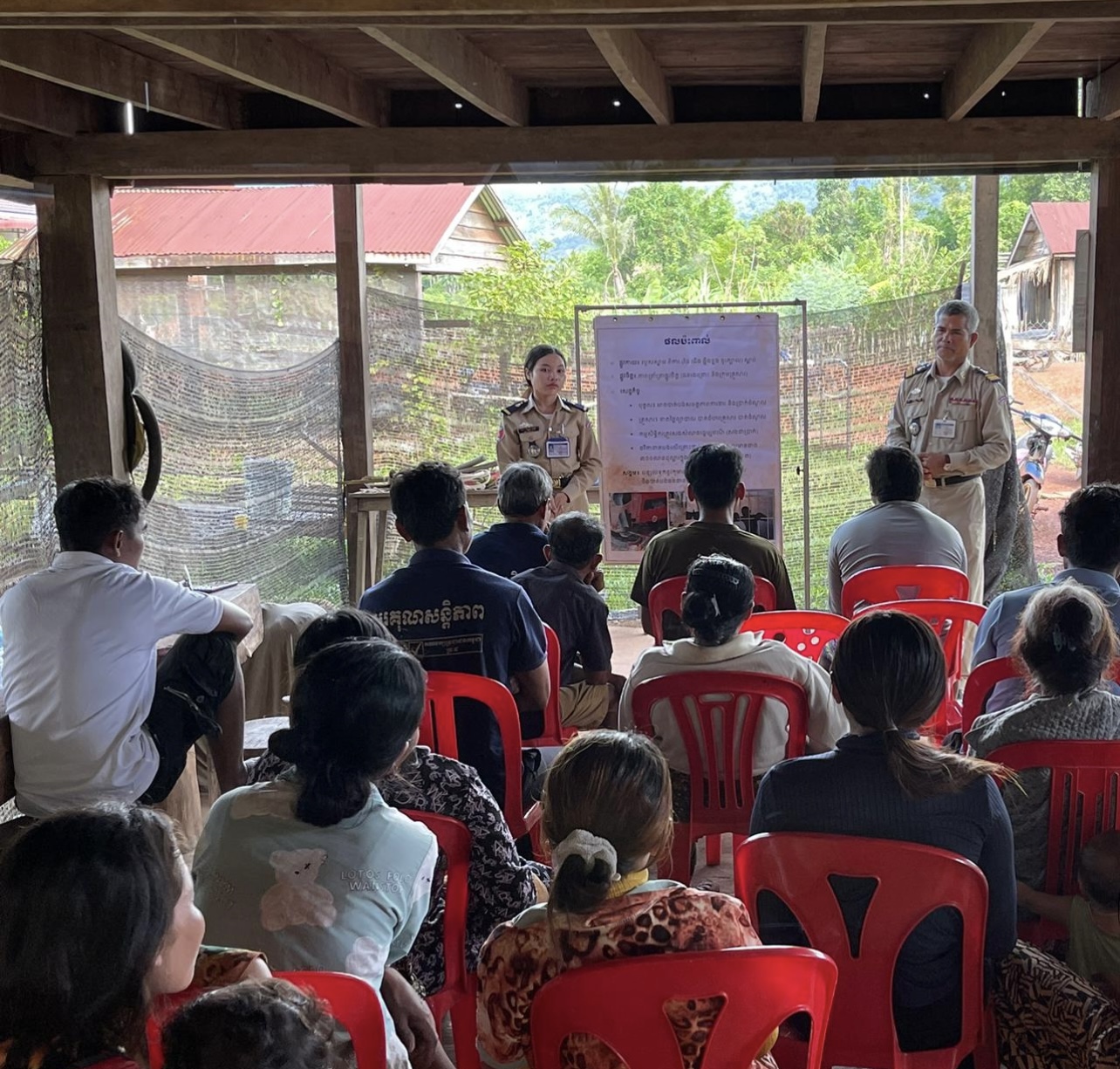 ប៉ុស្តិ៍នគរបាលរដ្ឋបាលប្រឡាយ បានចេញល្បាតក្នុងមូលដ្ឋាន ចែកសៀវភៅស្នាក់នៅ(ក២)ជូនប្រជាពលរដ្ឋ១ប័ណ្ណតាមខ្នងផ្ទះ បានសហការជាមួយលោកមេភូមិចុះផ្សព្វផ្សាយស្ដីពីប្រធានបទ រួមគ្នាបន្ថយគ្រោះថ្នាក់ចរាចរណ៍ និងការពារការិយាល័យចុះឈ្មោះបោះឆ្នោត