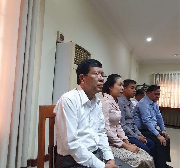 លោក ខៀវ ផន អនុប្រធានមន្ទីរអប់រំ យុវជន និងកីឡាខេត្តកោះកុង បានអញ្ជើញចូលរួមក្នុងពិធីចុះហត្ថលេខា លើកិច្ចសហប្រតិបត្តិការនៃការរុករកការជីកគាស់ និងការធ្វើមាតុភូមិនិវត្តន៍នូវអដ្ឋិ ធាតុ កងទ័ពស្ម័គ្រចិត្តវៀតណាមនិងអ្នកជំនាញការវៀតណាមដែលពលីកាលសម័យសង្គ្រាម