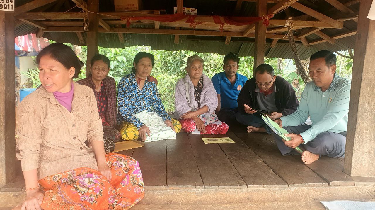 សកម្មភាពក្រុមការងាររដ្ឋបាលឃុំឫស្សីជ្រុំ ចុះធ្វើប័ណ្ណសមធម៍ជូនប្រជាពលរដ្ឋក្នុងឃុំឫស្សីជ្រុំ។