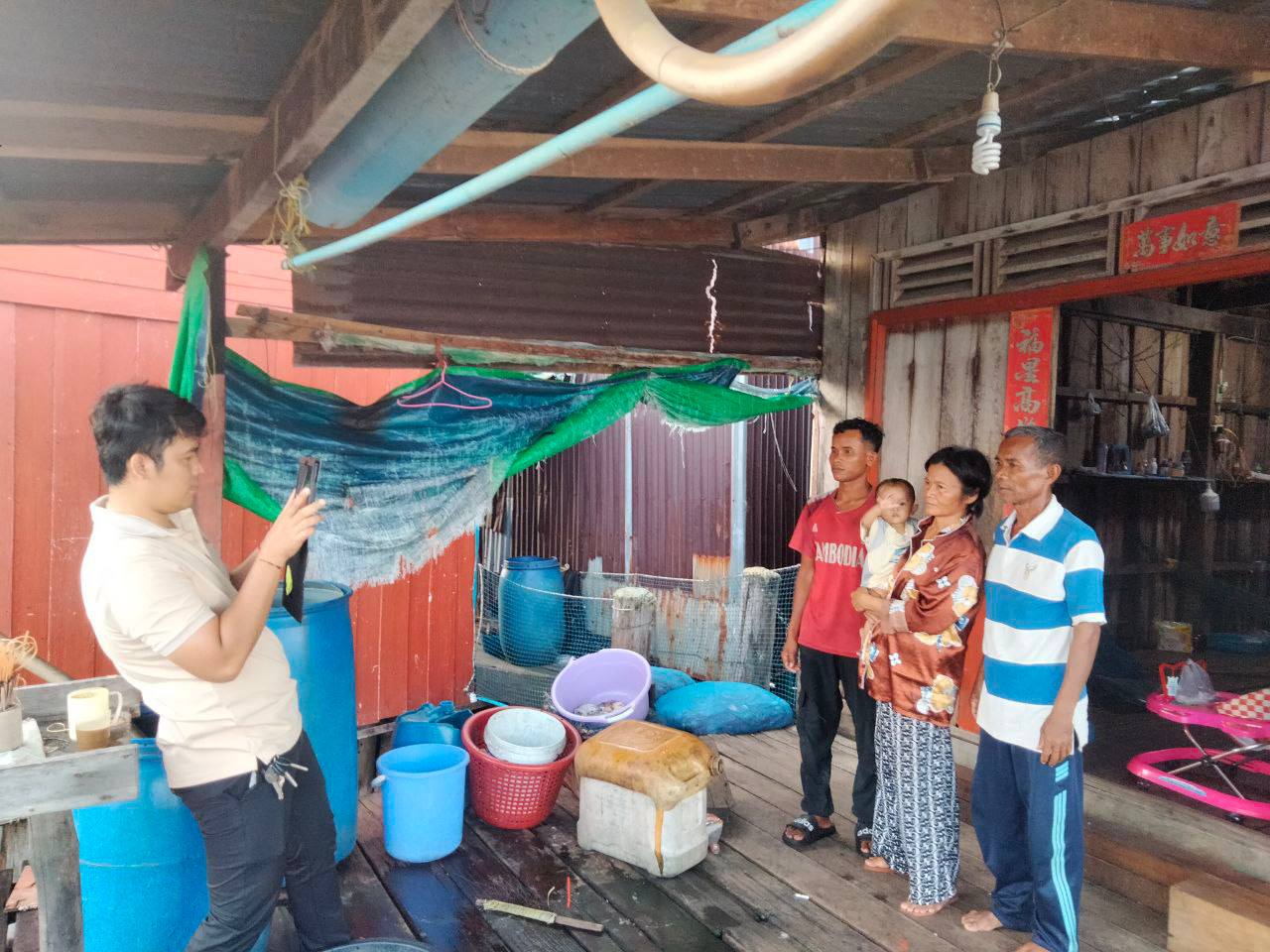រដ្ឋបាលឃុំកោះស្ដេចសកម្មភាពចុះសម្ភាសន៍គ្រួសារក្រីក្រដែលមានប័ណ្ណសមធម៌ជិតផុតសុពលភាពស្ថិតនៅភូមិកោះស្ដេច​ ឃុំកោះស្ដេច​ ស្រុកគិរីសាគរ​ ខេត្តកោះកុង