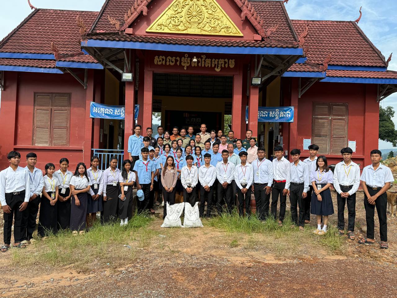 លោក អ៊ូ ឆេនឆៃវិសាន្ត មេឃុំ បានដឹកនាំក្រុមការងារនៃរដ្ឋបាលឃុំតាតៃក្រោមចូលរួមរៀបចំយុទ្ធនាការដាក់អាបេត និងអប់រំផ្សព្វផ្សាយពីជំងឺគ្រុនឈាមនៅតាម សហគមន៍