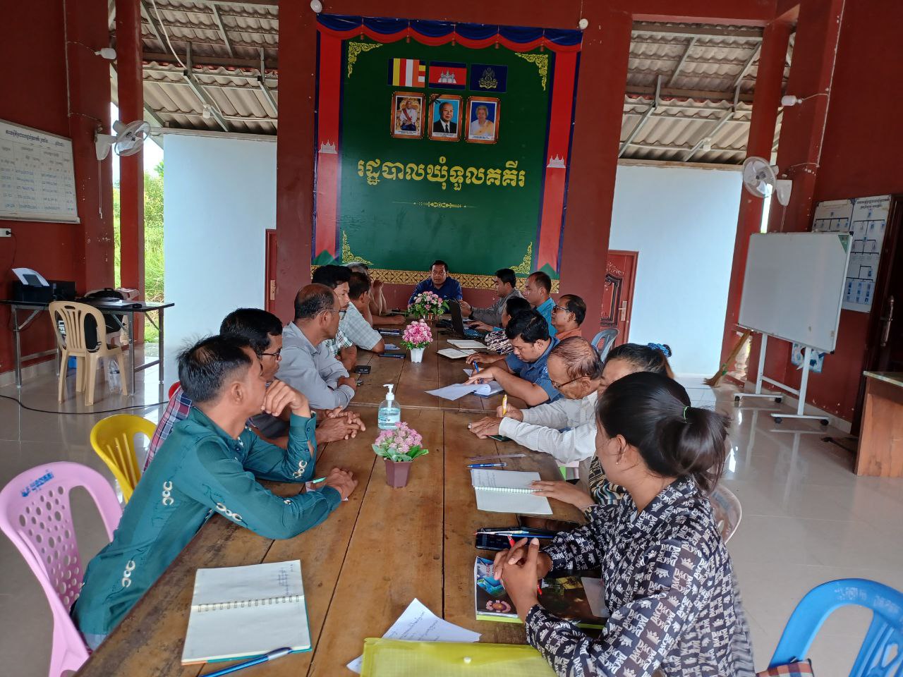 រដ្ឋបាលឃុំទួលគគីរ បានសហការជាមួយ ក្រុមការងារចុះបញ្ជីដីធ្លីមានលក្ខណៈជាប្រព័ន្ធក្រុមទី២ បើកកិច្ចប្រជុំពិភាក្សាស្តីពីវឌ្ឍនភាពក្នុងការចុះបញ្ជីដីជាប្រព័ន្ធក្នុងឃុំទួលគគីរ ពិនិត្យមើលអំពីបញ្ហាប្រឈម និងស្វែងរកដំណោះស្រាយសមស្រប ដើម្បីពន្លឿនដល់ការងារចុះបញ្ជីដី