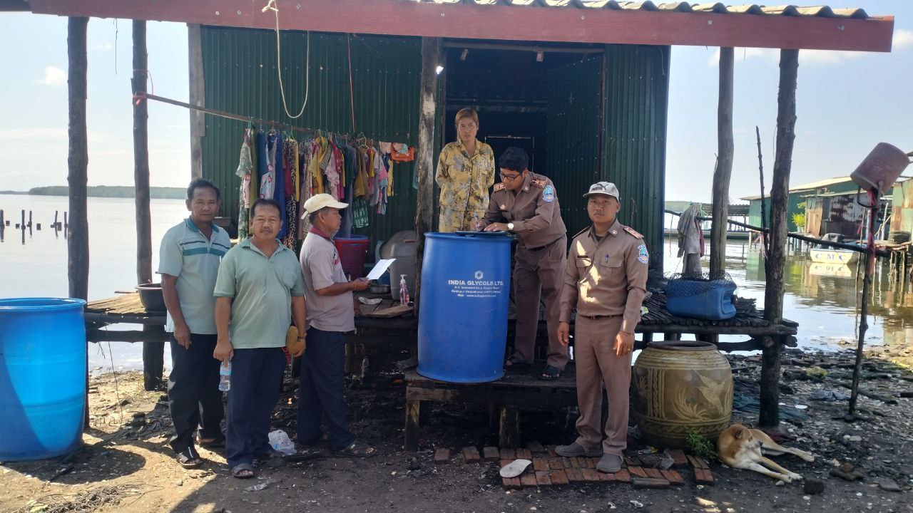 លោក ថាន់ វីណៃ នាយករងរដ្ឋបាលសាលាស្រុកមណ្ឌលសីមា បានដឹកនាំក្រុមការងារថ្នាក់ស្រុក លោកមេភូមិពាមក្រសោប១ និងមេភូមិពាមក្រសោប២ ចុះស្រង់ទិន្នន័យសំណង់នៅតាមមាត់ព្រែក អូរ ប្រឡាយ សមុទ្រ ស្ទឹង បឹង និងសំណង់ ឯកជនសាងសង់លើដីរដ្ឋ ក្នុងឃុំពាមក្រសោប