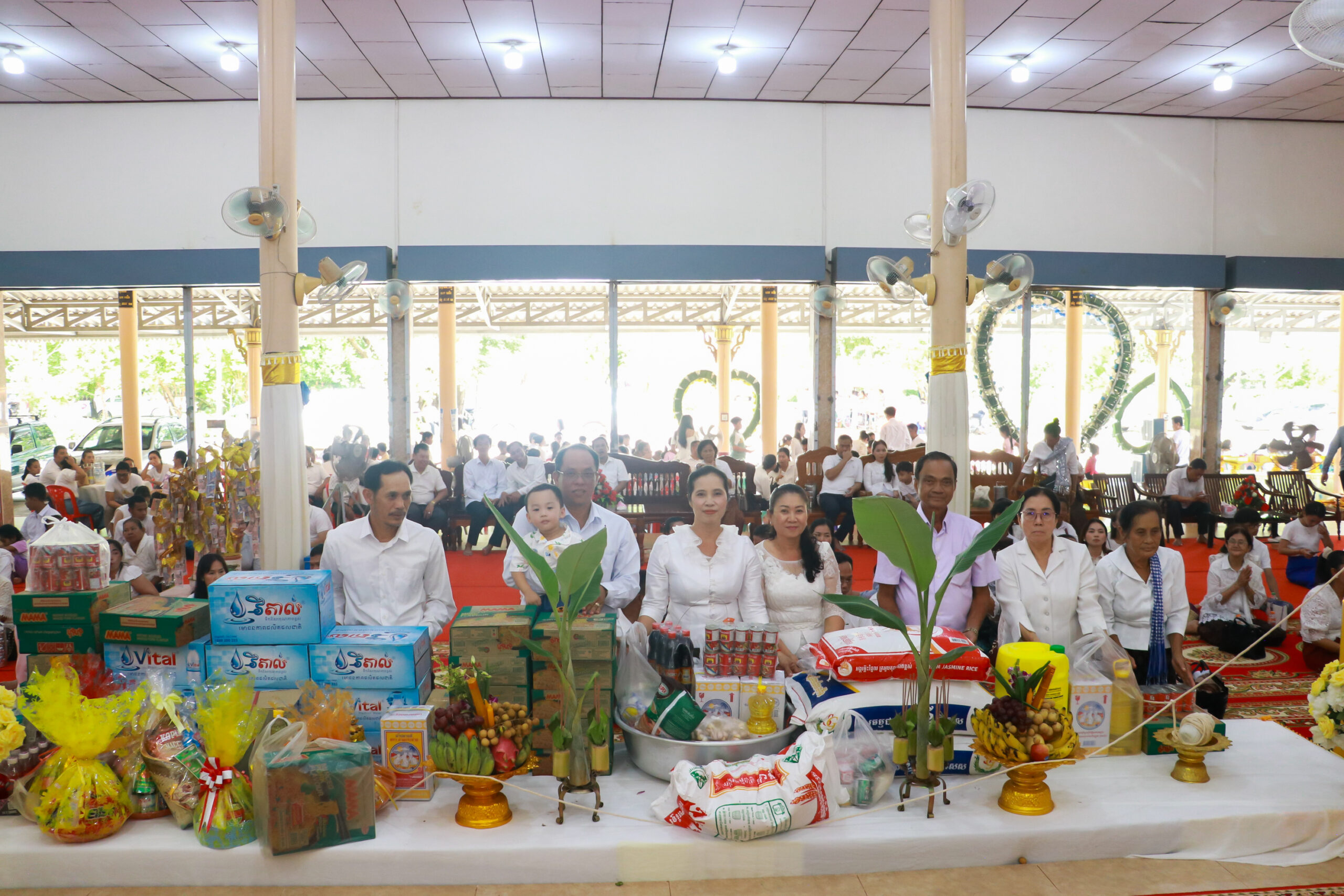 ឯកឧត្តម កាយ សំរួម ទីប្រឹក្សារាជរដ្ឋាភិបាល និងឯកឧត្តម ឡូន សិង្ហផាន់ សមាជិកក្រុមប្រឹក្សាខេត្តកោះកុង ព្រមទាំងក្រុមគ្រួសារ បានអញ្ជើញក្នុងពិធីបុណ្យភ្ជុំបិណ្ឌ នៅវត្តអម្ពទិយារាម ហៅ “វត្តព្រែកស្វាយ” ស្ថិតនៅភូមិព្រែកស្វាយ សង្កាត់ស្ទឹងវែង ក្រុងខេមរភូមិន្ទ ខេត្តកោះកុង