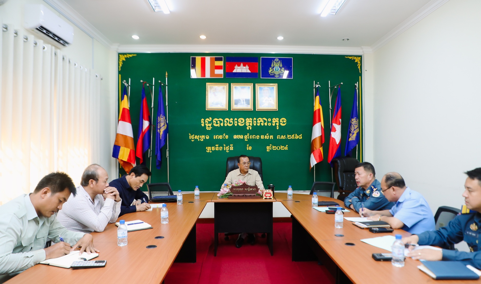 លោកបណ្ឌិត សំឃិត វៀន អភិបាលរង នៃគណៈអភិបាលខេត្តកោះកុង បានអញ្ជើញដឹកនាំកិច្ចប្រជុំ សម្របសម្រួល ក្នុងការចុះត្រួតពិនិត្យ និងវាស់វែងដីរដ្ឋជាក់ស្តែង របស់មន្ទីររ៉ែ និងថាមពលខេត្តកោះកុង ដែលកងរាជអាវុធហត្ថខេត្តកោះកុងបានខ្ចី ស្ថិតនៅភូមិស្រែអំបិល ឃុំស្រែអំបិល ស្រុកស្រែអំបិល ខេត្តកោះកុង
