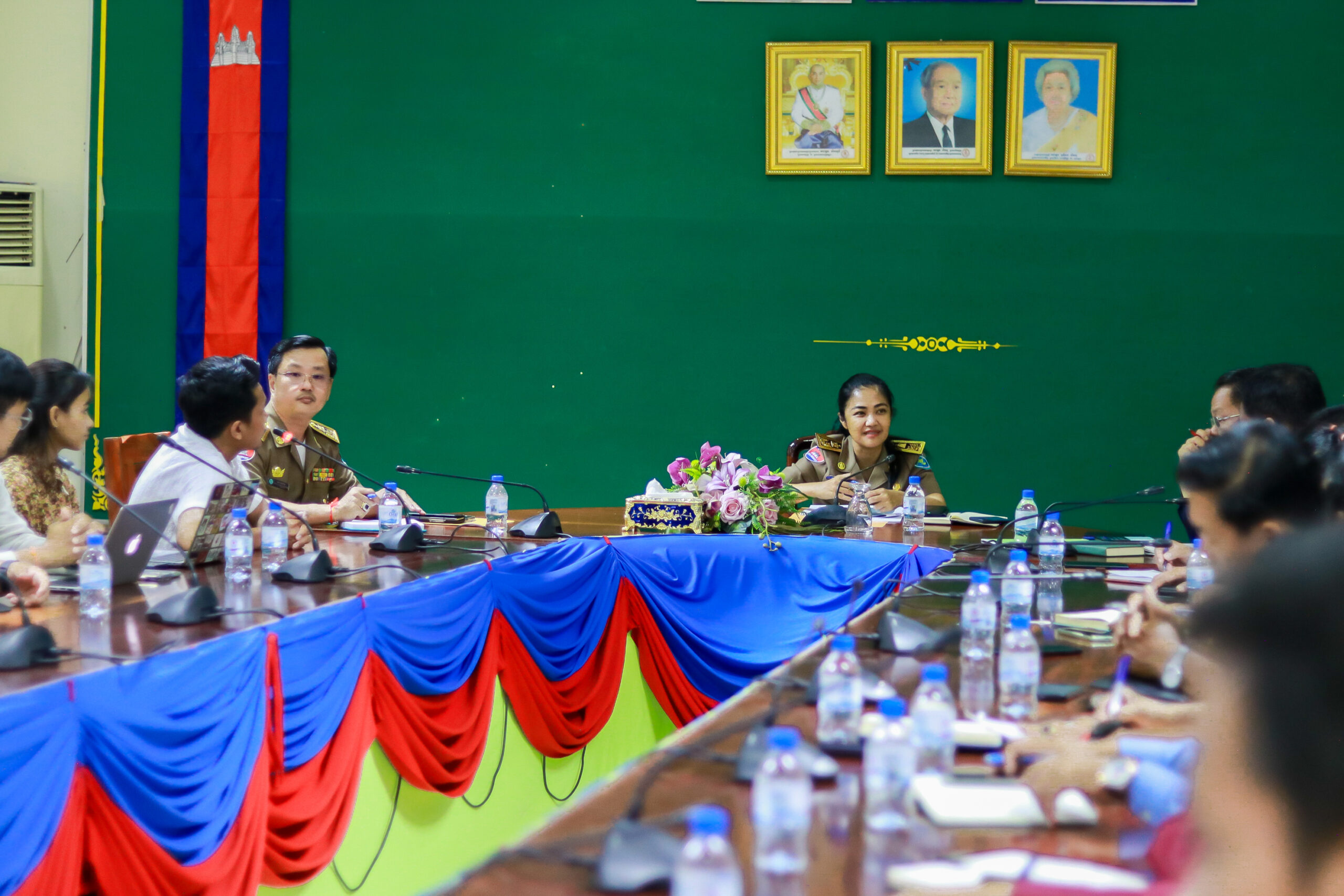 លោកជំទាវ មិថុនា ភូថង អភិបាល នៃគណៈអភិបាលខេត្តកោះកុង បានអញ្ជើញជាអធិបតី ដឹកនាំកិច្ចប្រជុំពិភាក្សាលើការរៀបចំព្រឹត្តិការណ៍“កោះកុងសាគរ រត់អបអរសាទរបុណ្យឯករាជ្យជាតិ” “KOH KONG INDEPENDENCE DAY HALF MARATHON” នៅក្រុងខេមរភូមិន្ទ ខេត្តកោះកុង