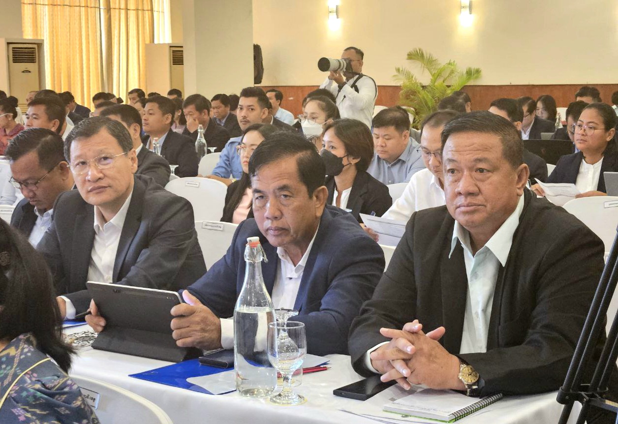 លោក ស្រេង ហុង អភិបាលរង នៃគណៈអភិបាលខេត្តកោះកុង បានអញ្ជើញចូលរួម ក្នុងកម្មវិធីចែករំលែកឧត្តមានុវត្តន៍ ស្តីពី”បរិវត្តកម្ម និងនវានុវត្តន៍នៃភាពជាអ្នកដឹកនាំ”