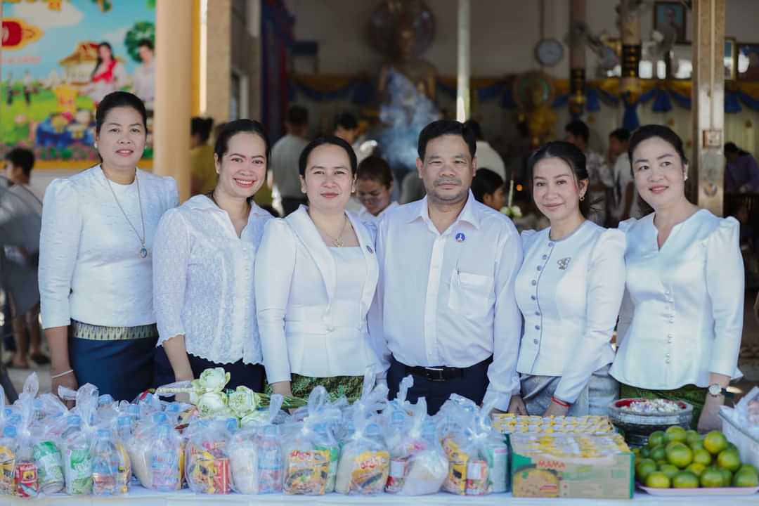 លោកស្រី ឈី វ៉ា លោកស្រី អ៉ី នារីនេត និងលោក ទៀ សុរៈឆ័យ អភិបាលរង នៃគណៈអភិបាលខេត្តកោះកុង បានអញ្ជើញចូលរួម ក្នុងពិធីបុណ្យចេញព្រះវស្សា និងអស្សុជបូជា​ នៅវត្តអម្ពទិយារាម​ (ហៅវត្តព្រែកស្វាយ)​ ស្ថិត​នៅ​សង្កាត់ស្ទឹងវែង​ ក្រុងខេមរភូមិន្ទ​ ខេត្តកោះកុង