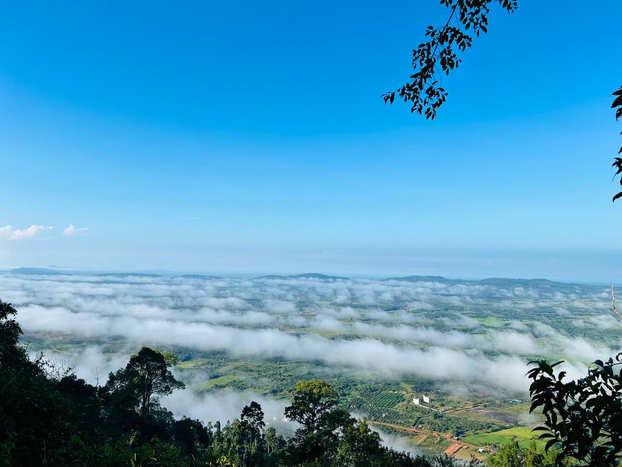 ស្ទឹងពពក ស្ថិតក្នុងភូមិបាក់អង្រុត ឃុំដងពែង ស្រុកស្រែអំបិល ខេត្តកោះកុង