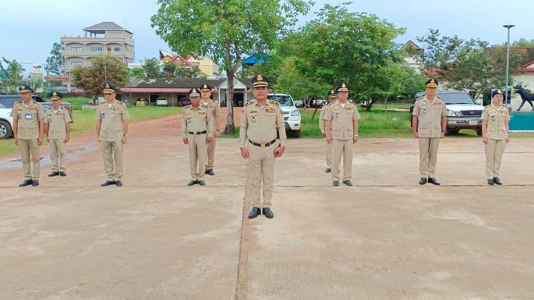 លោកឧត្តមសេនីយ៍ត្រី​ ស​ សារ៉ាត​ ស្នងការ​ស្ដីទីខេត្ដកោះ​កុង បានដឹកនាំ​កងកម្លាំងនគរបាល​ស្នងការដ្ឋាននគរបាលខេត្តកោះកុង គោរពទង់ជាតិ នៃព្រះរាជាណាចក្រកម្ពុជា
