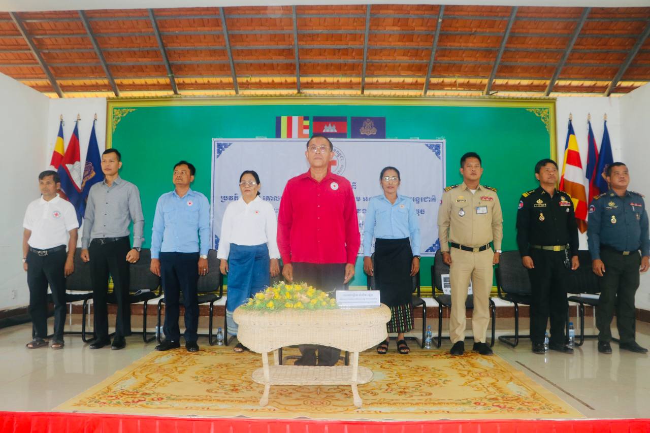វគ្គផ្សព្វផ្សាយស្តីពីប្រវត្តិចលនាកាកបាទក្រហម និងអឌ្ឍចន្ទក្រហម គោលការណ៍គ្រឹះ កាកបាទក្រហមកម្ពុជា និងច្បាប់មនុស្សធម៌អន្តរជាតិ ជូនដល់មន្ត្រីរាជការ និងកងកម្លាំងប្រដាប់អាវុធទាំង៣ នៃរដ្ឋបាលស្រុកបូទុមសាគរ