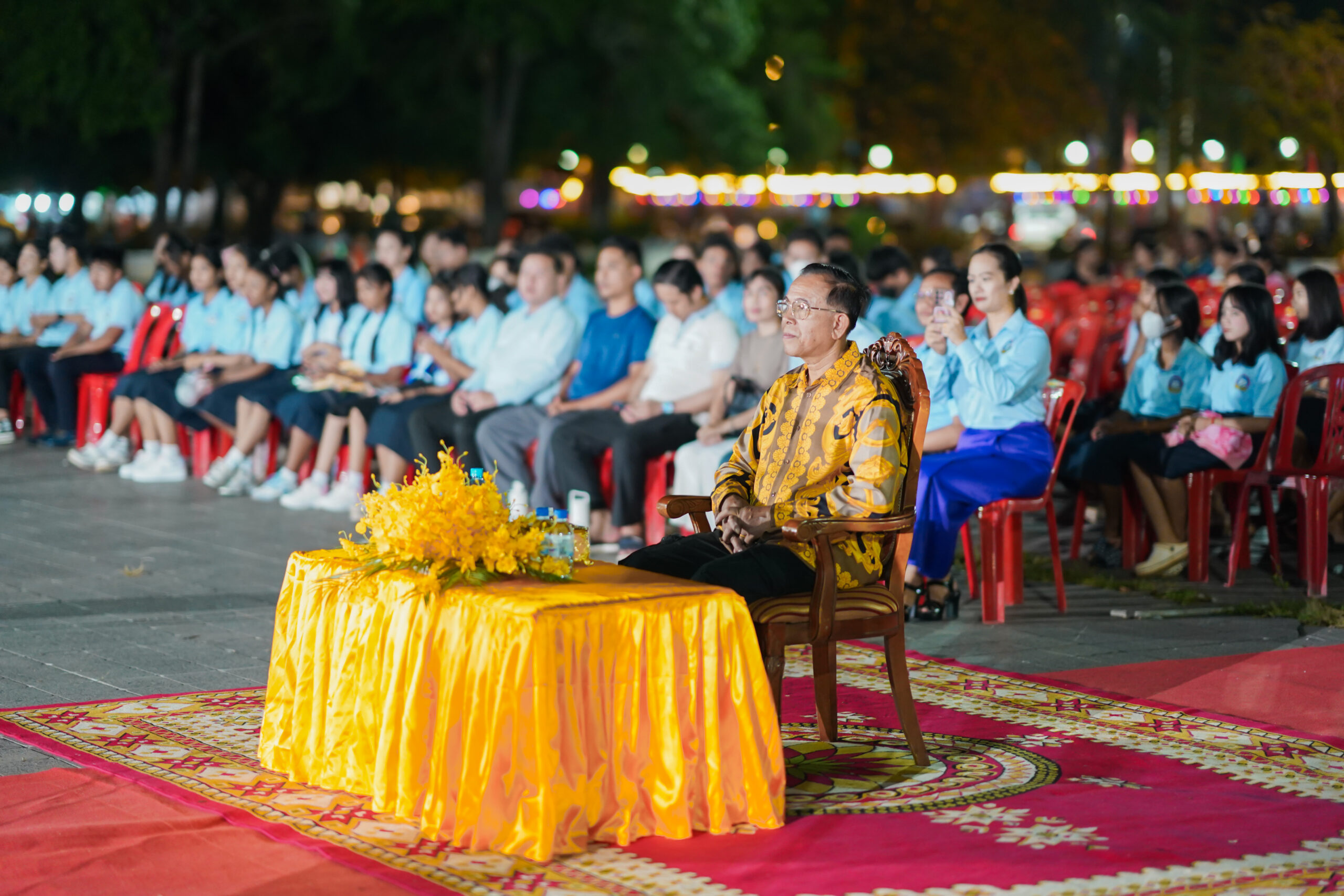 លោកបណ្ឌិត សំឃិត វៀន អភិបាលស្តីទីខេត្តកោះកុង បានអញ្ជើញទស្សនាព្រះរាជជីវប្រវត្តិសង្ខេប ព្រះរាជឱង្ការរបស់ ព្រះករុណាជាអម្ចាស់ជីវិតលើត្បូង ព្រះមហាក្សត្រ នៃព្រះរាជាណាចក្រកម្ពុជា ការសម្តែងបទ ប្រណមបួងសួង និងការប្រគំតន្ត្រីកម្សាន្ត ដើម្បីអបអរសាទរព្រះរាជពិធីបុណ្យខួបលើកទី២០ នៃការគ្រងព្រះបរមសិរីរាជសម្បត្តិ របស់ព្រះករុណាជាអម្ចាស់ជីវិតលើត្បូង ព្រះមហាក្សត្រ នៃព្រះរាជាណាចក្រកម្ពុជា ជាទីគោរពសក្ការៈដ៏ខ្ពង់ខ្ពស់បំផុត