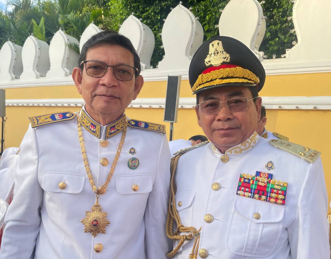 ឯកឧត្តម ថុង ណារុង ប្រធានក្រុមប្រឹក្សាខេត្តកោះកុង បានអញ្ជើញចូលរួមព្រះរាជពិធីមីទ្ទិងមហាជន អបអរសាទរព្រះរាជពិធីខួបលើកទី២០ នៃការគ្រងព្រះបរមសិរីរាជសម្បត្តិព្រះករុណាព្រះបាទសម្តេចព្រះបរមនាថ នរោត្តម សីហមុនី ព្រះមហាក្សត្រ នៃព្រះរាជាណាចក្រកម្ពុជា ក្រោមព្រះរាជាធិបតីភាពដ៏ខ្ពង់ខ្ពស់បំផុតព្រះករុណាជាអម្ចាស់ជីវិតលើត្បូង ជាទីគោរពសក្ការៈដ៏ខ្ពង់ខ្ពស់បំផុត