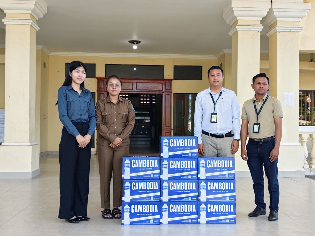 រដ្ឋបាលខេត្តកោះកុង សូមថ្លែងអំណរគុណចំពោះ ធនាគារ Wing បានឧបត្ថម្ភទឹកសុទ្ធ ១០កេស សម្រាប់រៀបចំពិធីបុណ្យអុំទូក បណ្តែតប្រទីប និងសំពះព្រះខែ អកអំបុក ឆ្នាំ២០២៤