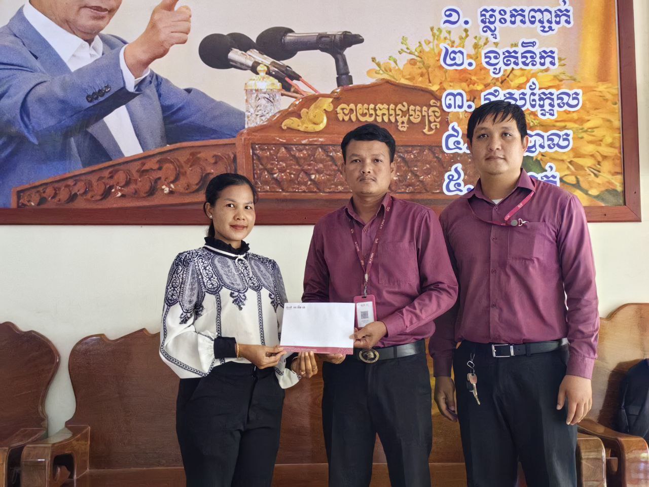 រដ្ឋបាលខេត្តកោះកុង សូមថ្លែងអំណរគុណចំពោះ គ្រឹះស្ថានមីក្រូហិរញ្ញវត្ថុ អេ អឹម ខេ ភីអិលស៊ី ខេត្តកោះកុង បានឧបត្ថម្ភ ថវិកាចំនួន ១០០ ០០០រៀល សម្រាប់រៀបចំពិធីបុណ្យអុំទូក បណ្តែតប្រទីប និងសំពះព្រះខែ អកអំបុក ឆ្នាំ២០២៤