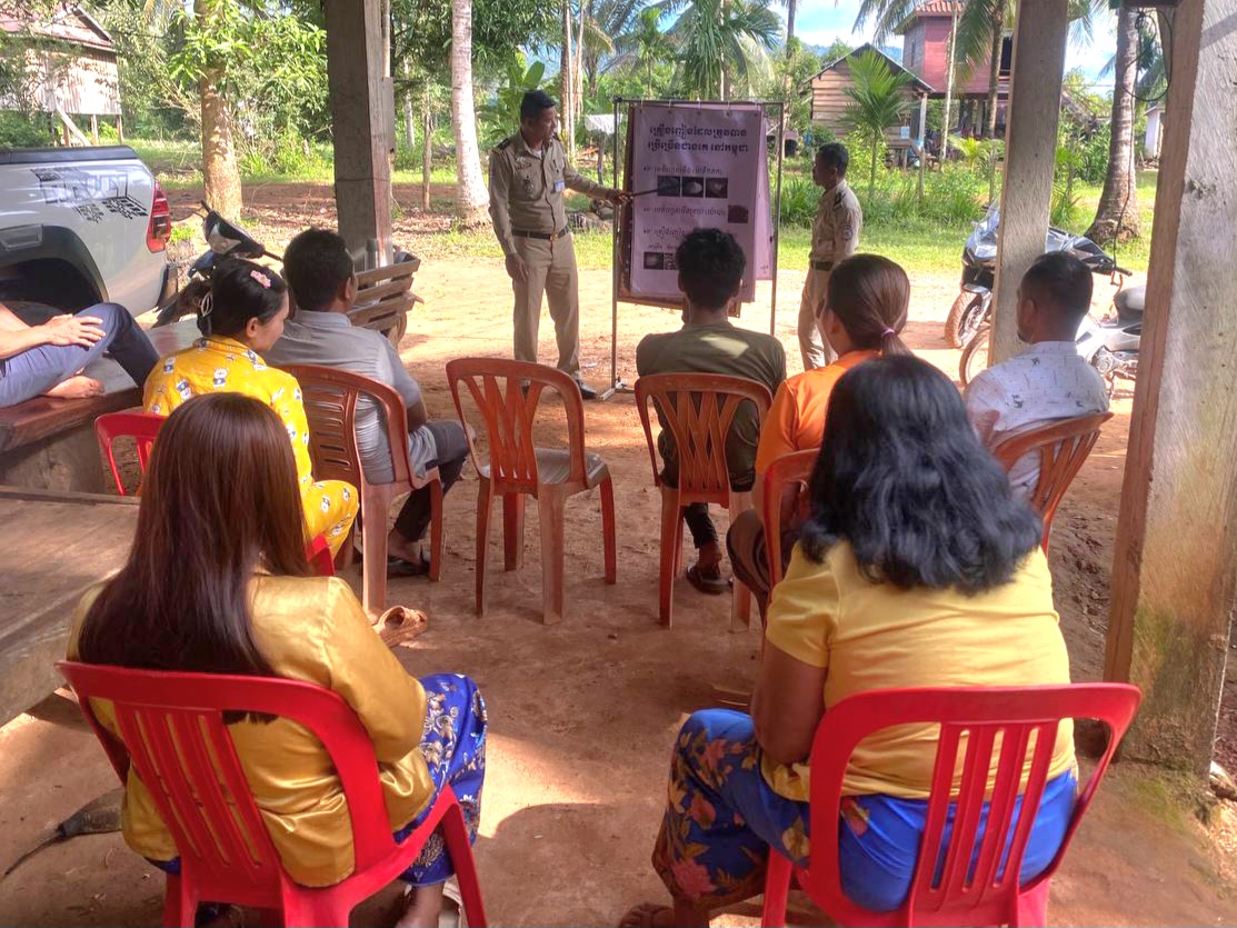 ប៉ុស្តិ៍នគរបាលរដ្ឋបាលឃុំថ្មដូនពៅ បានសហការជាមួយក្រុមប្រឹក្សាឃុំ លោកមេភូមិព្រែកស្វាយ បានចុះផ្សព្វផ្សាយគោលនយោបាយភូមិឃុំមានសុវត្ថិភាព និងចុះល្បាតក្នុងមូលដ្ឋាន