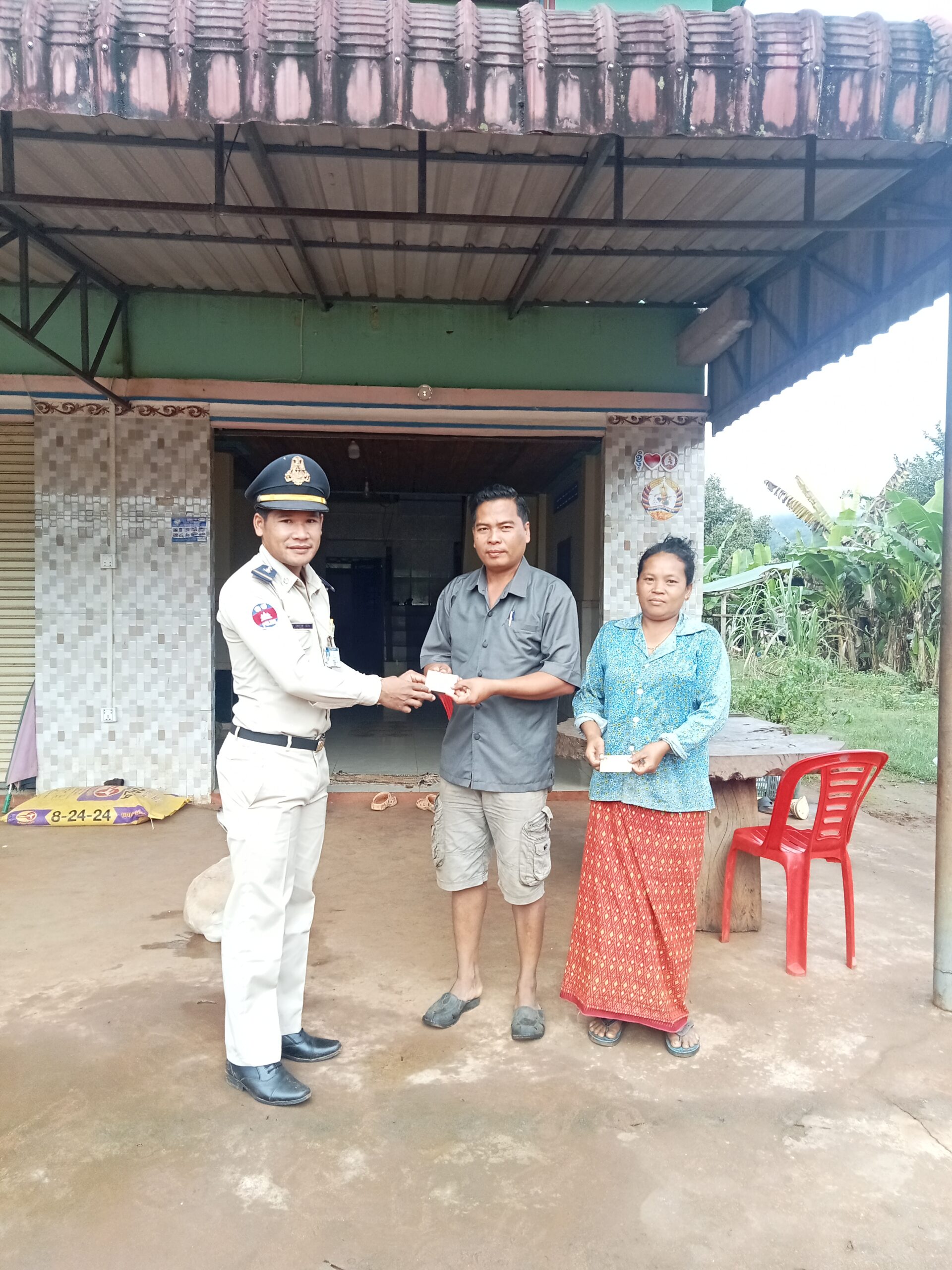 កម្លាំងប៉ុស្តិ៍នគរបាលរដ្ឋបាលឃុំតាទៃលើ បានចុះល្បាត ក្នុងមូលដ្ឋាននិងចែកអត្តសញាណប័ណ្ណចំនួន០២ប័ណ្ណប្រុស០១(ទុតិយតា០២)