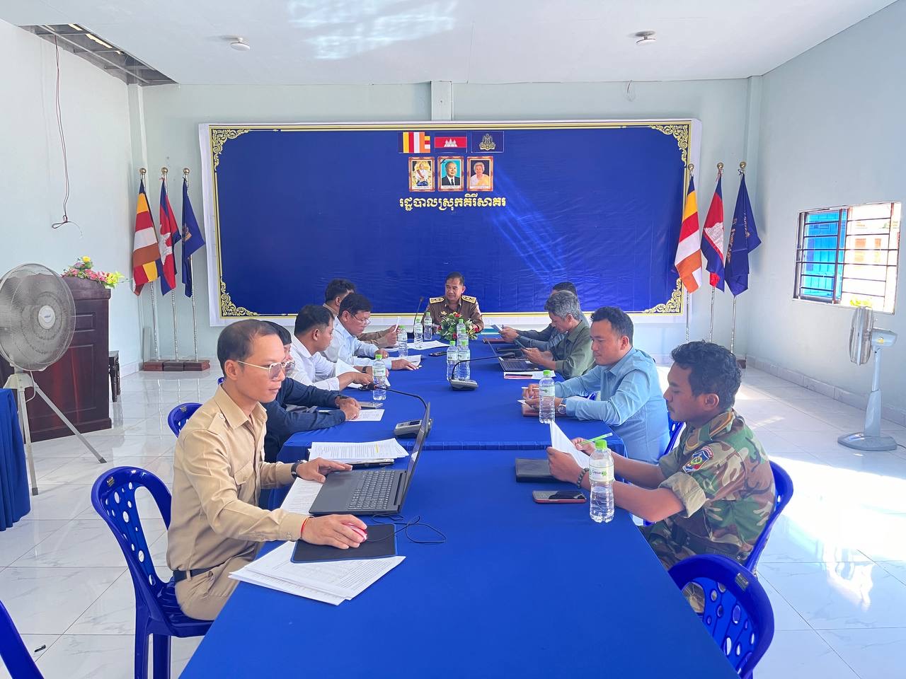 លោក ខាន់ សុភាន់ នាយករដ្ឋបាលសាលាស្រុកគិរីសាគរ បានដឹកនាំកិច្ចប្រជុំ បូកសរុប និងពិនិត្យរបាយការណ៍មុនឆ្លងកិច្ចប្រជុំសាមញ្ញរបស់ក្រុមប្រឹក្សាស្រុកលើកទី៥ ឆ្នាំទី១ អាណត្តិទី៤ ឆ្នាំ និងកិច្ចការចាំបាច់មួយចំនួនរបស់រដ្ឋបាលស្រុក