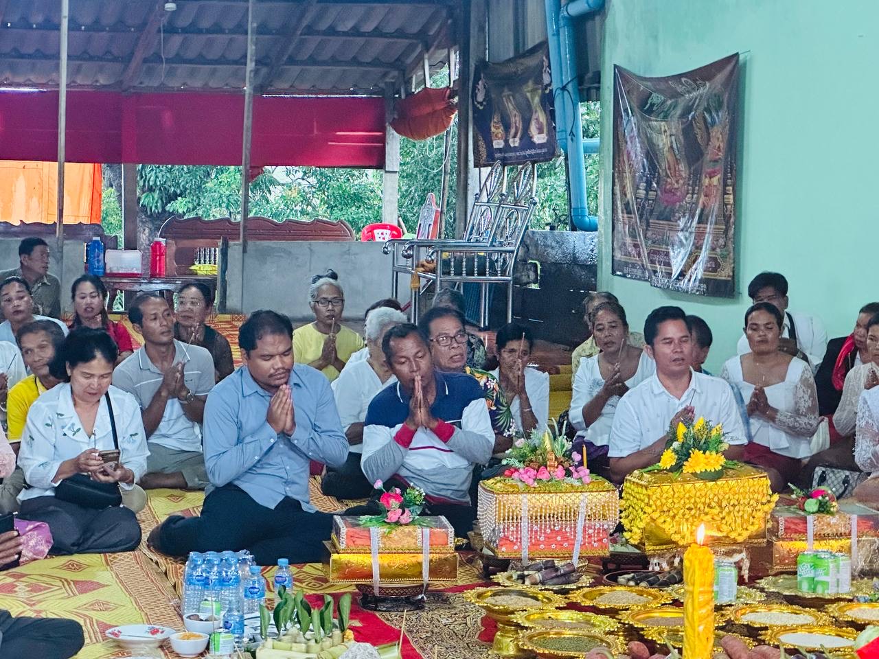 លោក ជា ប៊ុនធឿន អភិបាលរងស្រុកគិរីសាគរ តំណាងលោក ចេង មុនីរិទ្ធ អភិបាលស្រុក បានដឹកនាំមន្រ្តីរដ្ឋបាលស្រុក និងអាជ្ញាធរឃុំព្រែកខ្សាច់ ចូលរួមពិធីធ្វើបទនមស្សការ ព្រះរតនត្រ័យ សមាទានសីល និមន្តព្រះសង្ឃ ចម្រើនព្រះបរិត្ត និងសម្ដែងធម៌ទេសនា នៃអង្គកឋិនទានមហាសាមគ្គី វត្តសិលាមរកត(ហៅវត្តភ្នំក្រុង)