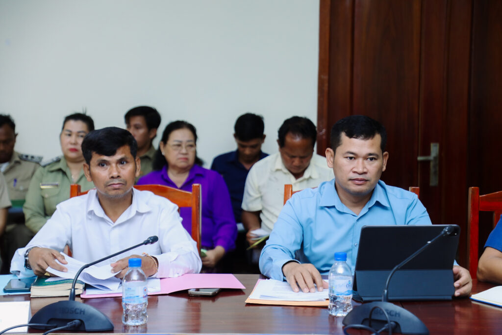 លោក​ គឹម រម្នី អភិបាលរងស្រុកគិរីសាគរ បានដឹកនាំលោក យ៉ាង រិទ្ធីរ៉ា នាយករងរដ្ឋបាលសាលាស្រុក លោក ជីប ជីវិន ប្រធានការិយាល័យគ្រប់គ្រងធនធានមនុស្ស រួមទាំងលោកមេឃុំ​ និងស្មៀនឃុំទាំងបី​ នៃរដ្ឋបាលស្រុក​ បានចូលរួមកិច្ចប្រជុំត្រួតពិនិត្យ​ កែតម្រូវឡេីងវិញនូវរបាយការណ៍​ ស្ដីពីវឌ្ឍនភាព​ បញ្ហាប្រឈម​ សំណេីរ​ សំណូមពរ​ របស់រដ្ឋបាលក្រុង​ ស្រុក​ ឃុំ​ សង្កាត់(ឧបសម្ព័នទី១-ទី៥)​ ដេីម្បីត្រៀមលក្ខណៈក្នុងការរៀបចំវេទិការាជរដ្ឋាភិបាល​ និងរដ្ឋបាលថ្នាក់ក្រោមជាតិ​ ស្ដីពីកំណែទម្រង់វិមជ្ឈការ​ និងវិសហមជ្ឈការ​ ដេីម្បីចូលរួមចក្ខុវិស័យក