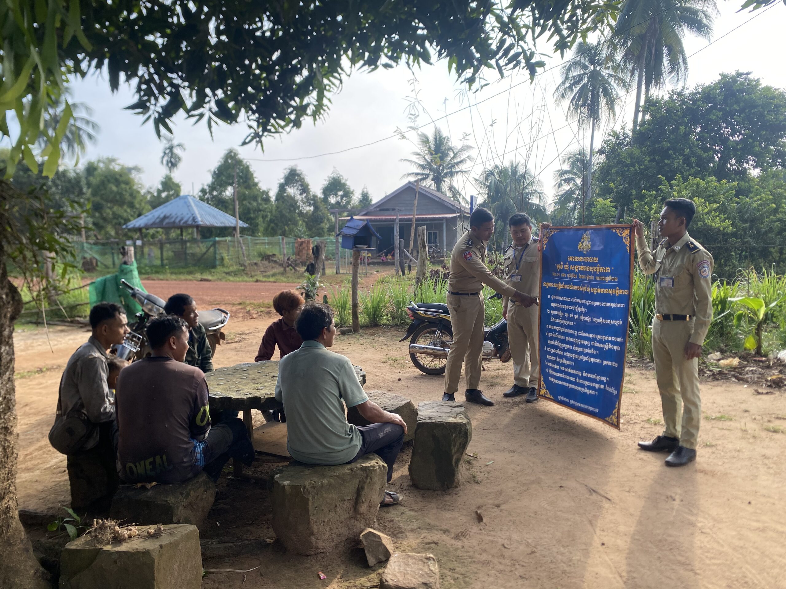 កម្លាំងប៉ុស្តិ៍នគរបាលរដ្ឋបាលឃុំជីផាត បានចុះល្បាតក្នុងមូលដ្ឋាននិងបានធ្វើការផ្សព្វផ្សាយគោលនយោបាយភូមិឃុំមានសុវត្ថិភាពទាំង៧ចំនុច