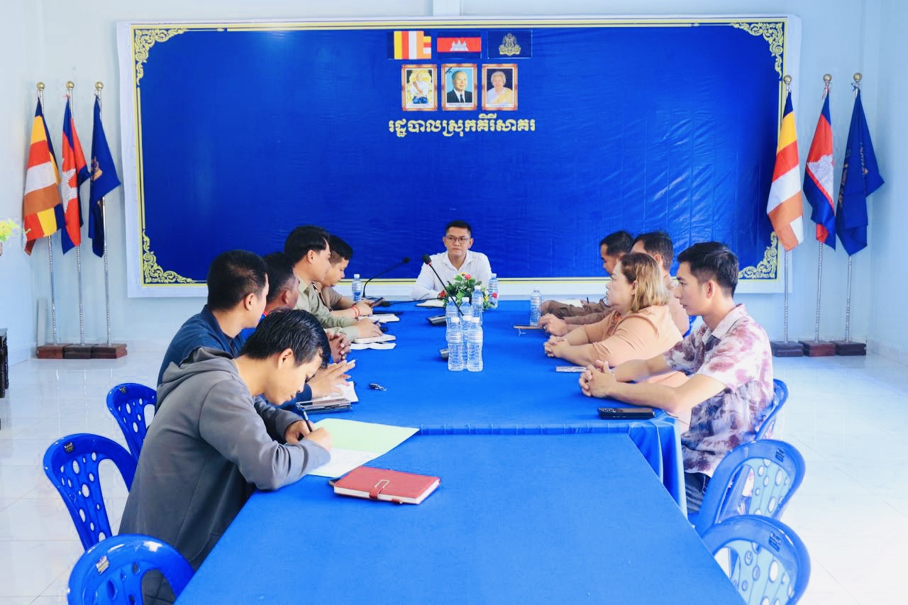លោក សាយ ង៉ែត អភិបាលរងស្រុកគិរីសាគរ បានដឹកនាំ​កិច្ចប្រជុំពិភាក្សាសម្របសម្រួលលើបញ្ហាទុយោទឹករបស់ក្រុមហ៊ុនទឹកស្អាត អាន់ សំឡាន និង ក្រុមហ៊ុនទឹកស្អាត វីរៈ ប៊ុនថាំ ស្ថិតលើភូមិកោះស្តេច