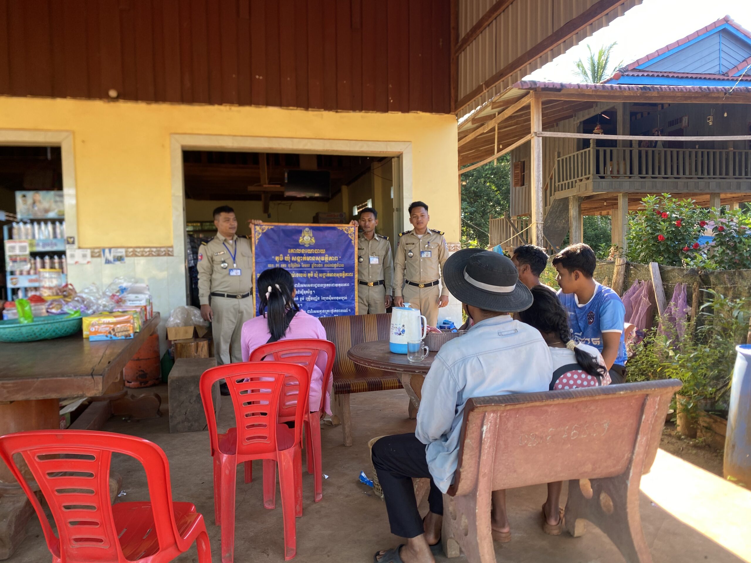 កម្លាំងប៉ុស្តិ៍នគរបាលរដ្ឋបាលឃុំជីផាត បានចុះល្បាតក្នុងមូលដ្ឋានបានចុះផ្សាព្វផ្សាយគោលនយោបាយភូមិឃុំមានសុវត្ថិភាពទាំង៧