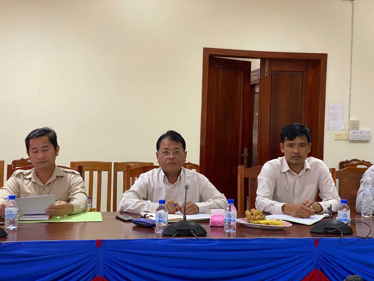 លោក សៀង សុទ្ធមង្គល អភិបាលរងស្រុក តំណាងលោក ជា ច័ន្ទកញ្ញា អភិបាល នៃគណៈអភិបាលស្រុកស្រែអំបិល បានអញ្ជើញចូលរួមកិច្ចប្រជុំប្រចាំខែរបស់លេខាធិការដ្ឋានក្រុម ប្រឹក្សាប្រឡងប្រណាំងអនុវត្តគោលនយោបាយភូមិ ឃុំ សង្កាត់មានសុវត្ថិភាពរបស់គណៈ បញ្ជាការឯកភាពរដ្ឋបាលខេត្ត