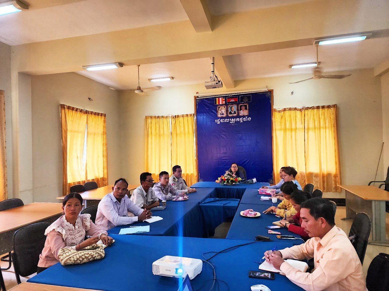 លោកស្រី សុខ ណូ សមាជិកក្រុមប្រឹក្សាឃុំ ទទួលបន្ទុកកិច្ចការនារី និងកុមារឃុំ និងជំនួយការហិរញ្ញវត្ថុឃុំជីផាត ចូលរួមកិច្ចប្រជុំលើកទី៣ គណៈកម្មាធិការ គ.ក.ស.ក នៅសាលប្រជុំសាលាស្រុកថ្មបាំង ។