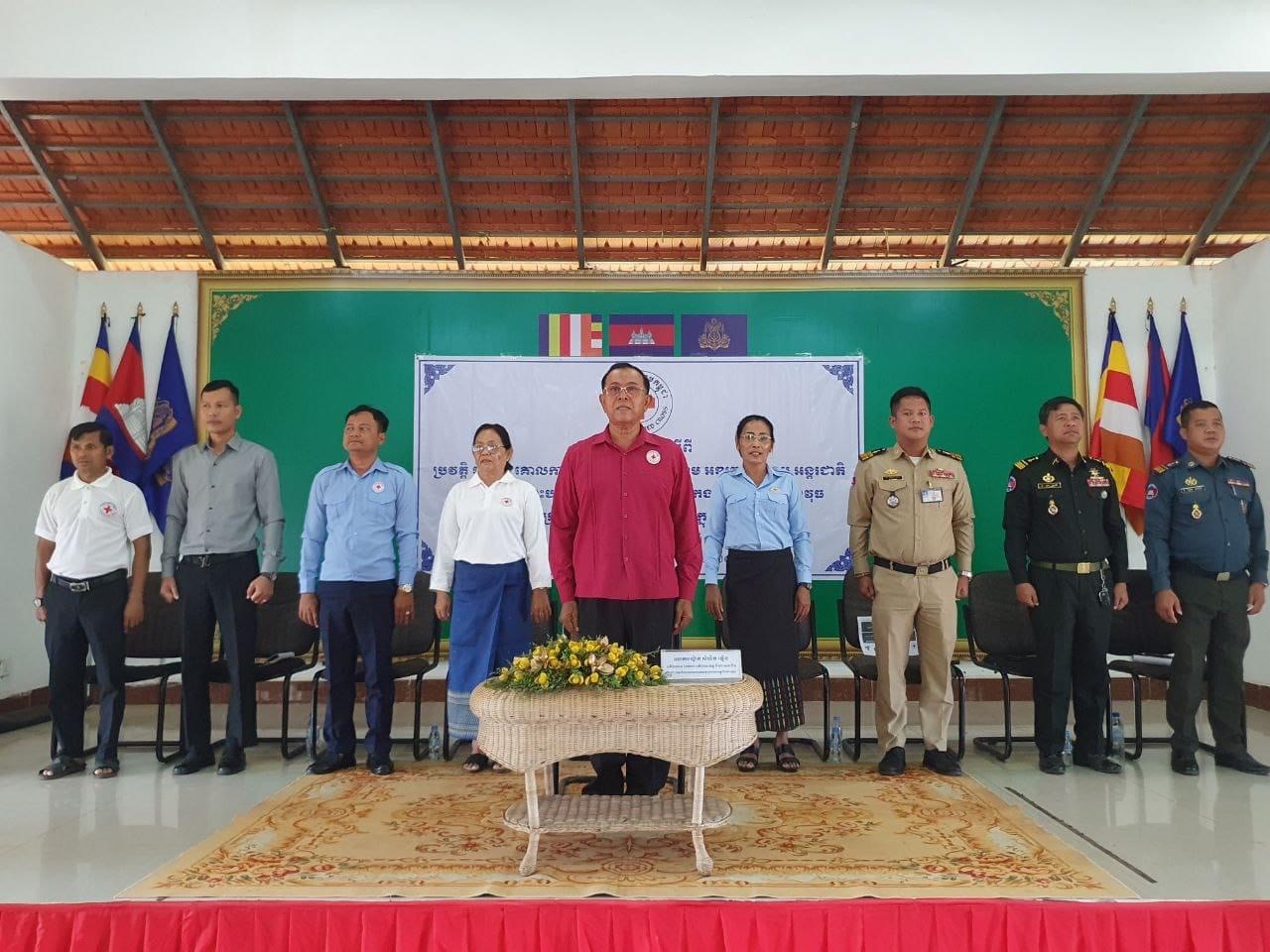 លោកស្រី គ្រី សោភ័ណ្ឌ ប្រធានកិត្តយស និងលោកស្រី អ៉ិន សោភ័ណ្ឌ អនុប្រធានអនុសាខាកាកបាទក្រហមកម្ពុជាស្រុកបូទុមសាគរ លោកនាយក នាយករង លោក លោកស្រី ប្រធាន អនុប្រធាន និងមន្រ្តី លោកមេបញ្ជាកងកម្លាំងប្រដាប់អាវុធទាំង៣ប្រភេទ លោកនាយកសាលា លោកគ្រូ អ្នកគ្រូ បានចូលរួមវគ្គផ្សព្វផ្សាយស្តីពី ប្រវត្តិចលនាគោលការណ៍គ្រឹះរបស់ ចលនាអន្តរជាតិ កាកបាទក្រហម អឌ្ឍចន្ទក្រហម និងសកម្មភាព កាកបាទក្រហមកម្ពុជា