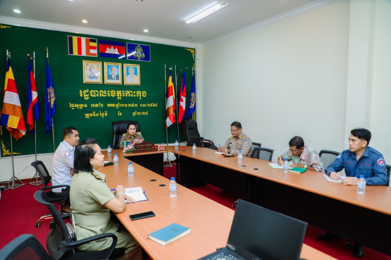 លោក ទួន ភារម្យ អភិបាលរង នៃគណ:អភិបាលក្រុងខេមរភូមិន្ទ លោក លិន តាំ អនុប្រធានការិយាល័យភូមិបាលក្រុង លោកស្រីចៅសង្កាត់ស្មាច់មានជ័យ និងប្រធានភូមិបឹងឃុនឆាង បានអញ្ជើញចូលរួមកិច្ចប្រជុំពិនិត្យ និងសិក្សាទីតាំងសម្រាប់សាងសង់ស្ថានីយជញ្ជឹងអចល័តថ្មី