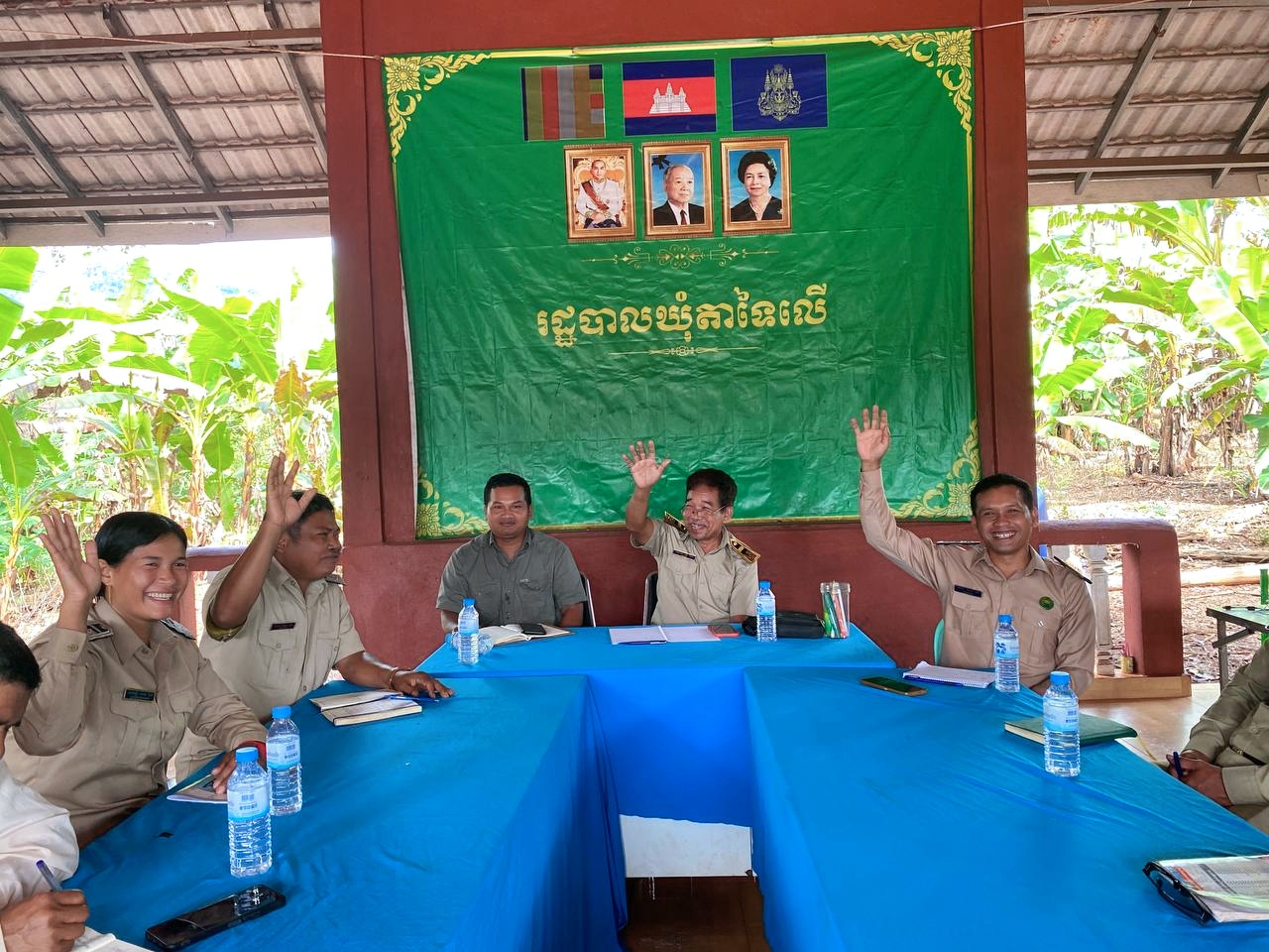 នៅសាលាឃុំតាទៃលើ នៃស្រុកថ្មបាំង ខេត្តកោះកុង បានរៀបចំកិច្ចប្រជុំសាមញ្ញ របស់ក្រុមប្រឹក្សាឃុំតាទៃលើ ប្រចាំខែតុលា ឆ្នាំ២០២៤ ក្រោមអធិបតីភាព លោក សំ ថន មេឃុំតាទៃលើ និងជាប្រធានអង្គប្រជុំ និង លោក មាស គង់ សមាជិកក្រុមប្រឹក្សាស្រុក