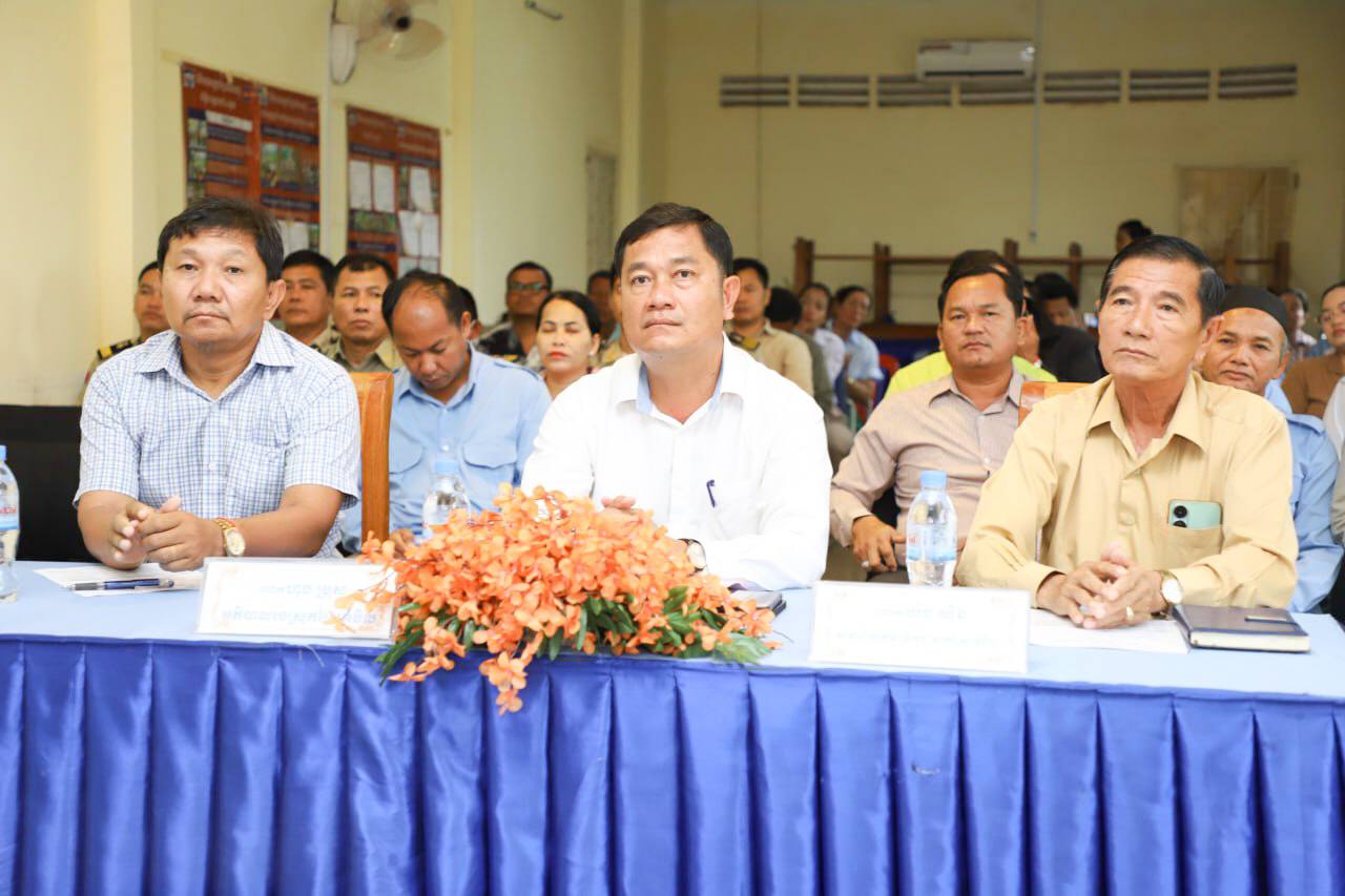 លោក យ៉ង់ យ៉ិន សមាជិកក្រុមប្រឹក្សាស្រុក តំណាងលោក ម៉ាស់ សុជា ប្រធានក្រុមប្រឹក្សាស្រុក និងលោក ហុង ប្រុស អភិបាលរងស្រុក តំណាង លោក ជា ច័ន្ទកញ្ញា អភិបាលស្រុក និងឯកឧត្តម ហៀក សុភាព តំណាងក្រុមហ៊ុនញូ-ជី-រីច ឯ ក