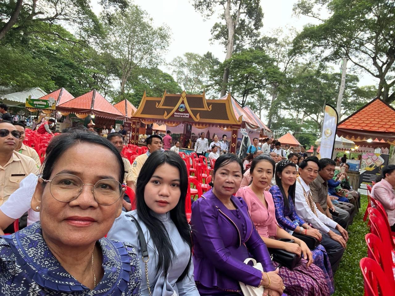 លោកស្រី សម្បូរ សុភា ប្រធានមន្ទីរវប្បធម៌និងវិចិត្រសិល្បៈខេត្តកោះកុង បានចូលរួមព្រឹត្តិការណ៍​ “ស្នាមញញឹមនៃកម្ពុជា”