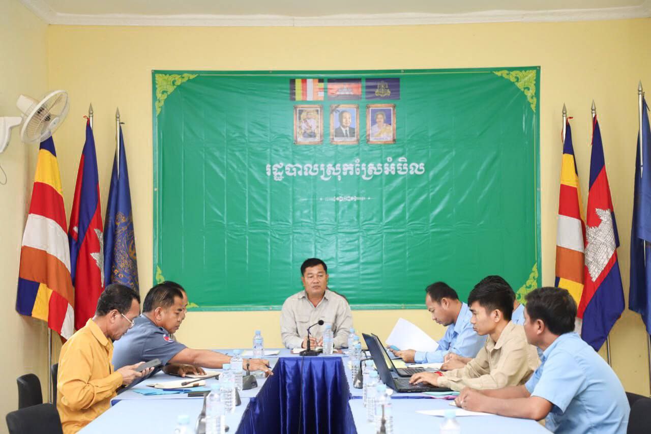 លោក ហុង ប្រុស អភិបាលស្តីទីស្រុកស្រែអំបិល ដឹកនាំកិច្ចប្រជុំពិភាក្សាស្រាវជ្រាវសាវតាដី និងអត្តសញ្ញាណអ្នកកាន់កាប់ដី ចំនួន ០១កន្លែង