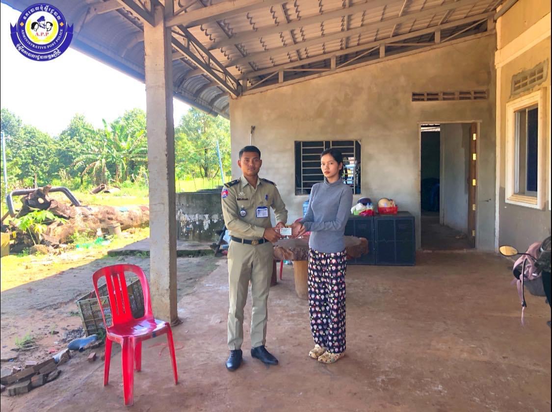ប៉ុស្ដិ៍នគរបាលរដ្ឋបាលឬស្សីជ្រុំ បានចុះល្បាតក្នុងមូលដ្ឋាននិងចែកអត្តសញ្ញាណប័ណ្ណសញ្ជាតិខ្មែរជូនប្រជាពលរដ្ឋបានចំនួន០៤នាក់ស្រី០៣នាក់