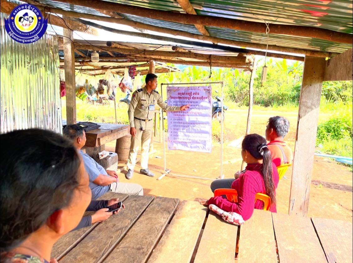 កំលាំងប៉ុស្ដិ៍នគរបាលរដ្ឋបាលឬស្សីជ្រុំបានចុះល្បាតក្នុងមូលដ្ឋាន-ចែកអត្តសញ្ញាណប័ណ្ណសញ្ជាតិខ្មែរជូនប្រ/រដ្ឋបានចំនួន០២នាក់ស្រី០១នាក់និងបានធ្វើវេទិការសាធារណៈ