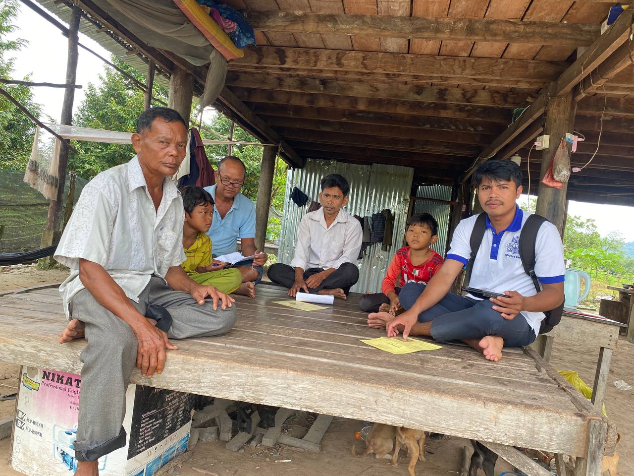 លោក ស៊ុន ឃៀម បានចាត់ ​ជំនួយការ​រដ្ឋបាលឃុំ ដែល​​ទទួល​បន្ទុក​កម្ម​វិធី​គ្រួសារ​ក្រីក្រ បាន​ចុះ​សម្ភាសន៍​គ្រួសារ​​ដែលមាន​ប័ណ្ណជិត​ផុត​សុពលភាព​ និង​ទេីប​ស្នើ​សុំ​សម្ភាសន៍​ថ្មី​ បាន​ចំនួន​ ១១ គ្រួសារ​ នៅ​ក្នុង​ភូមិ​ភូមិត្រពាំងកណ្តោល ឃុំ​ជីខលើ ស្រុកស្រែអំបិល ខេត្តកោះកុង ។